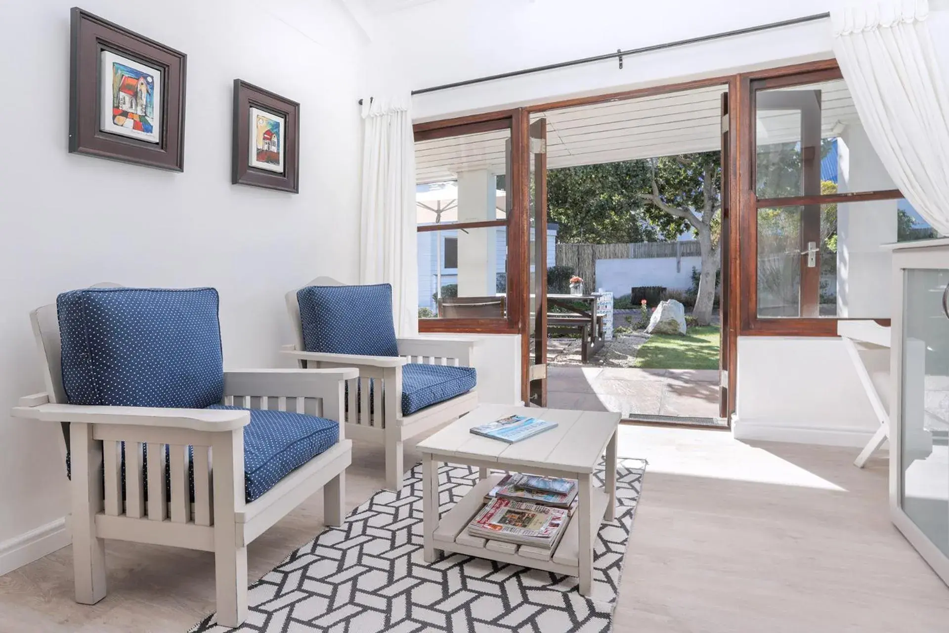 Patio, Seating Area in Sixteen Guesthouse on Main