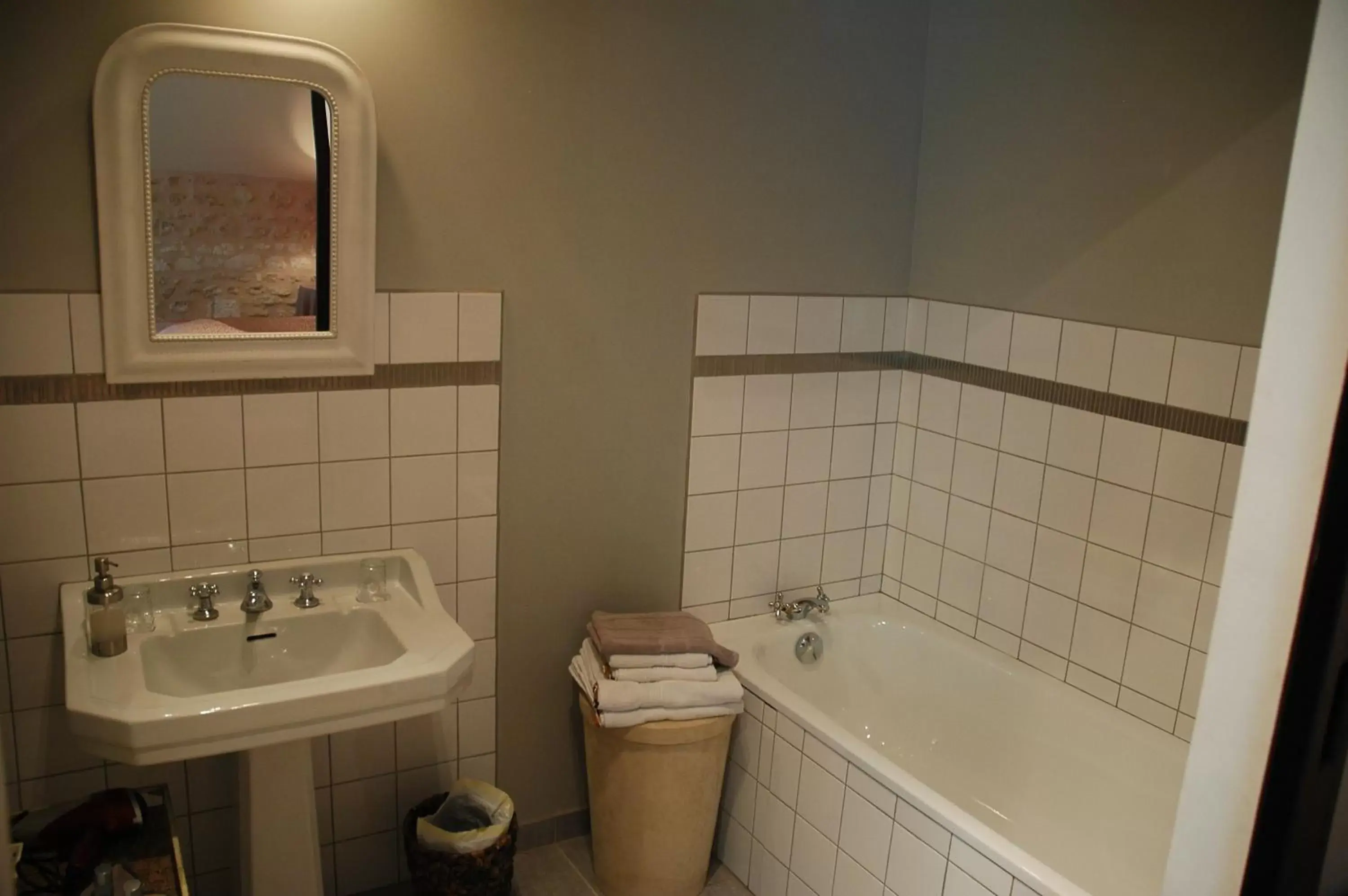 Bathroom in Les Pierres D'aurèle Chambres d'Hôtes