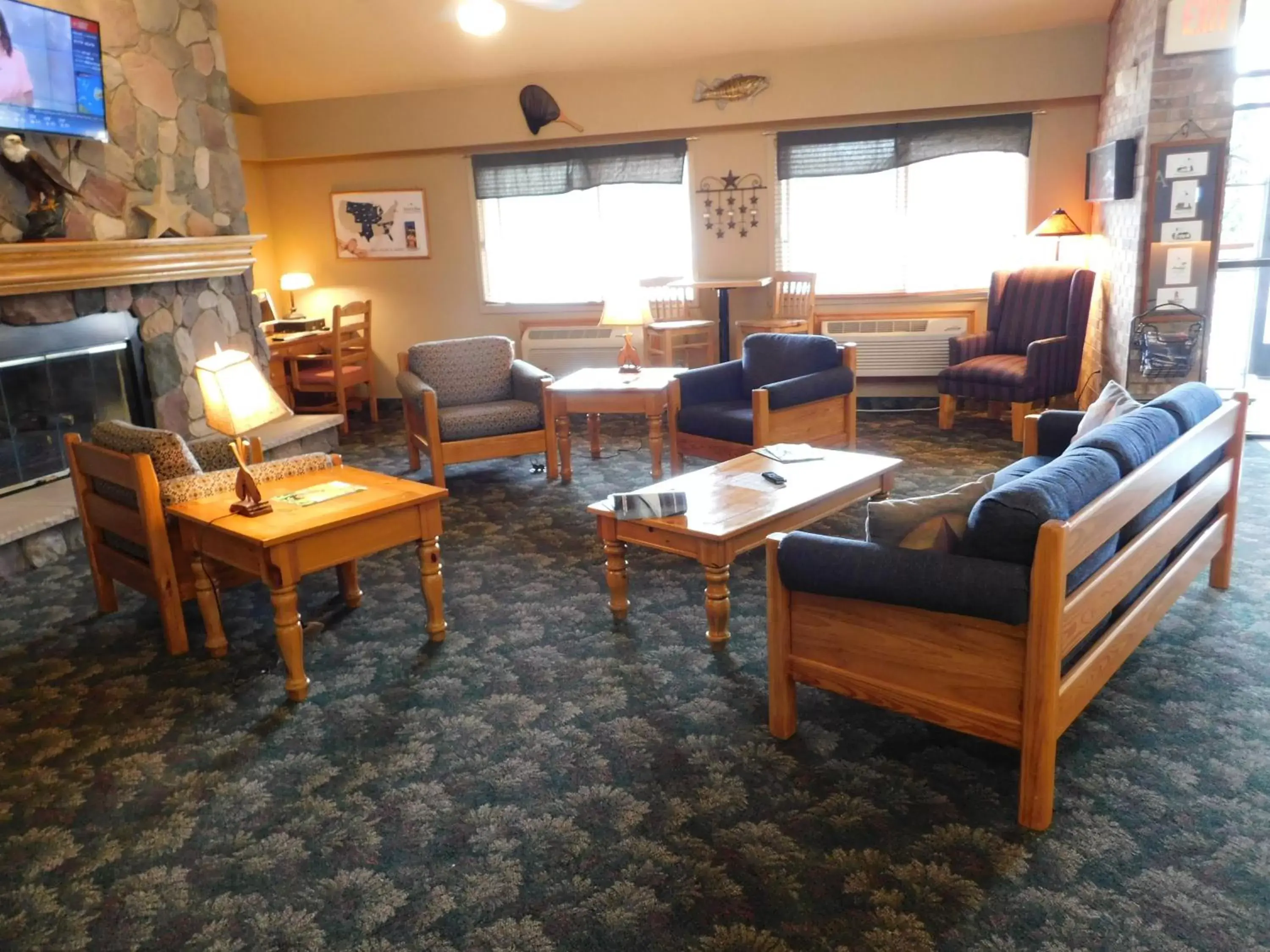 Lobby or reception, Seating Area in AmericInn by Wyndham Oscoda Near AuSable River