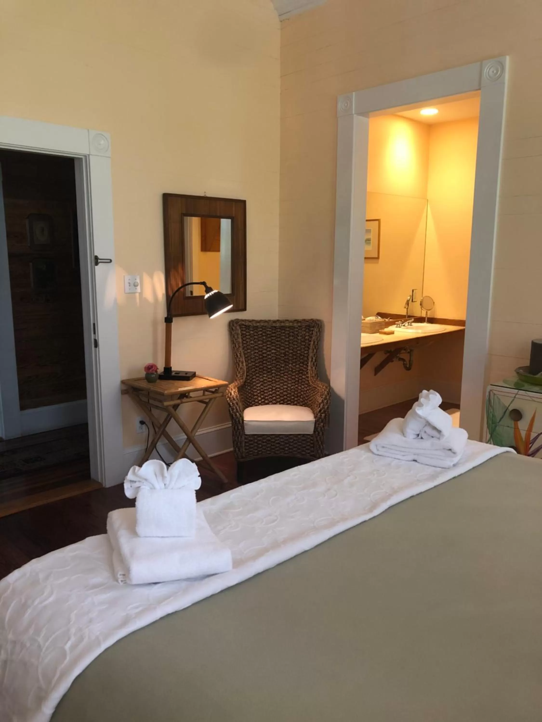 Bed in The Conch House Heritage Inn