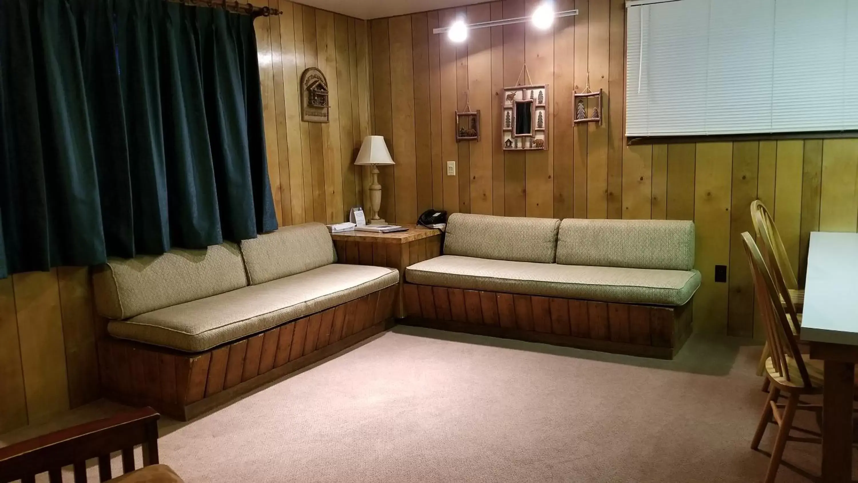 Living room, Seating Area in Eagle Cap Chalets