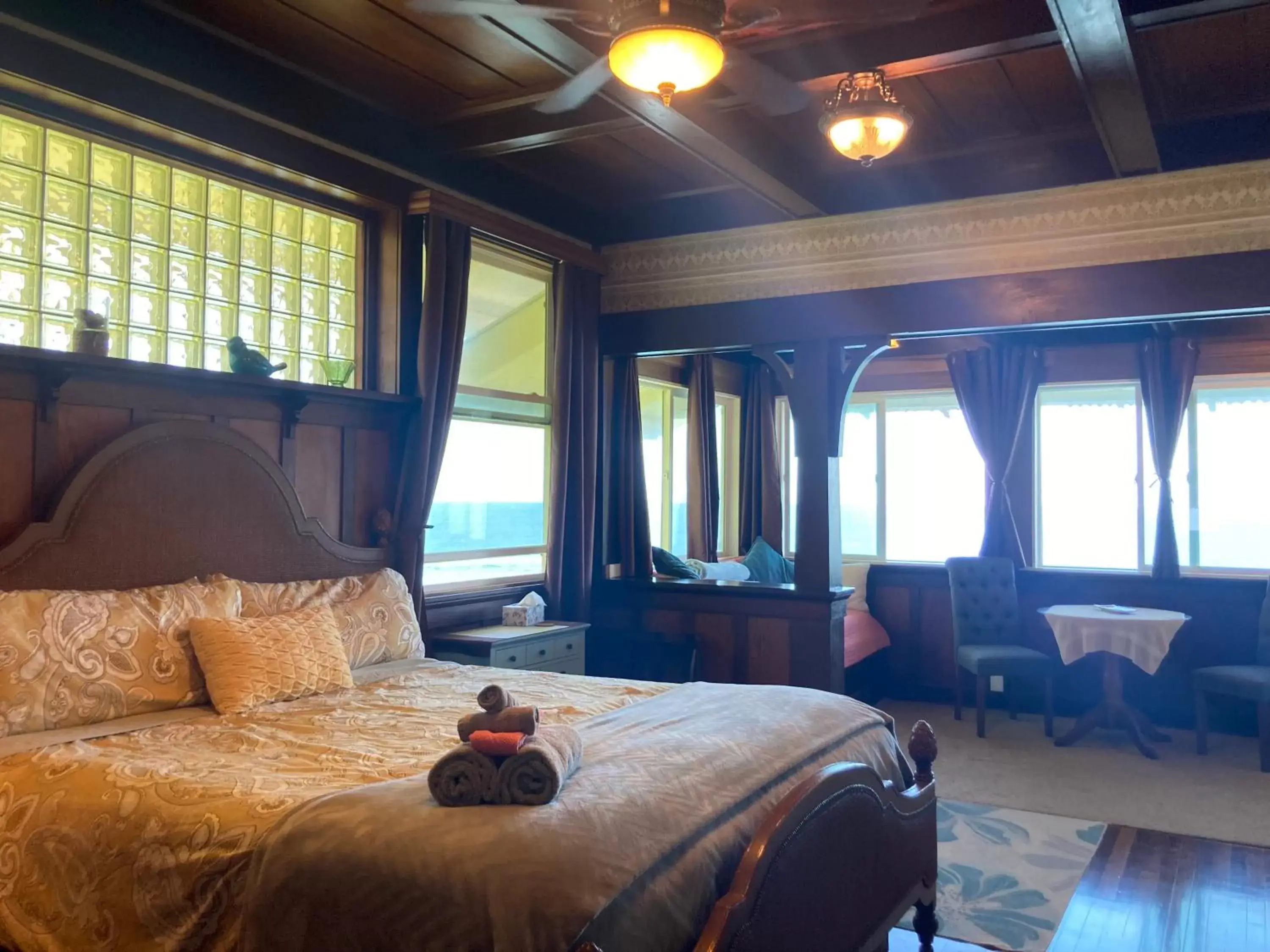 Bedroom in Hilo Bay Oceanfront Bed and Breakfast