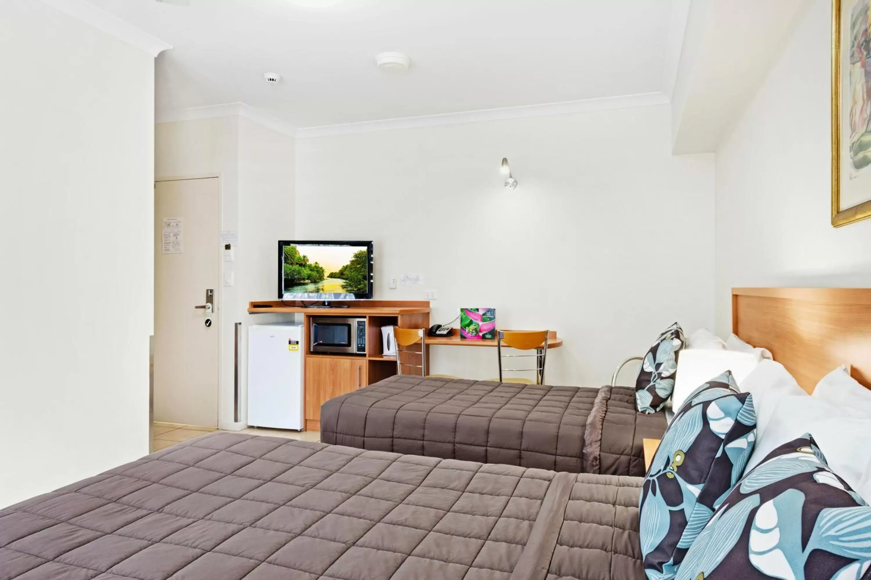 Bedroom, Bed in Cairns Queens Court