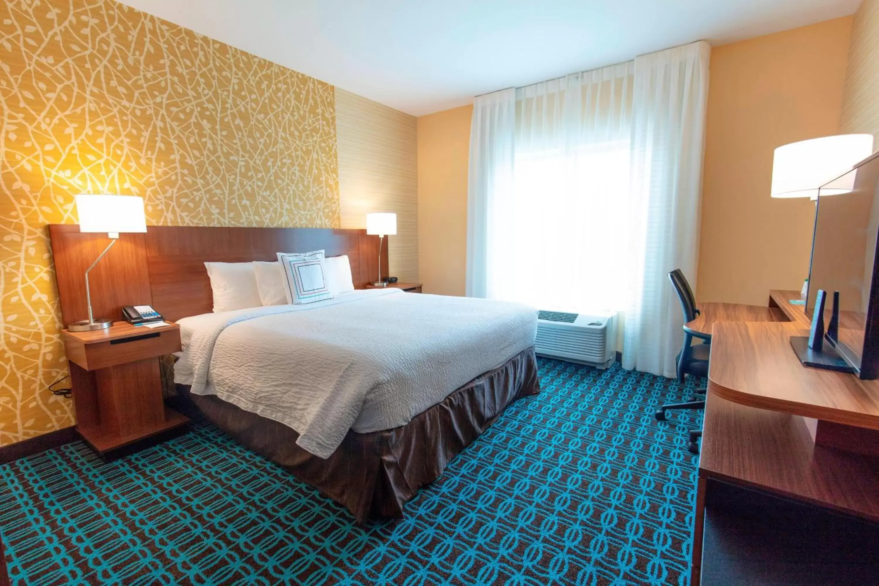 Photo of the whole room, Bed in Fairfield Inn & Suites by Marriott Atlanta Woodstock