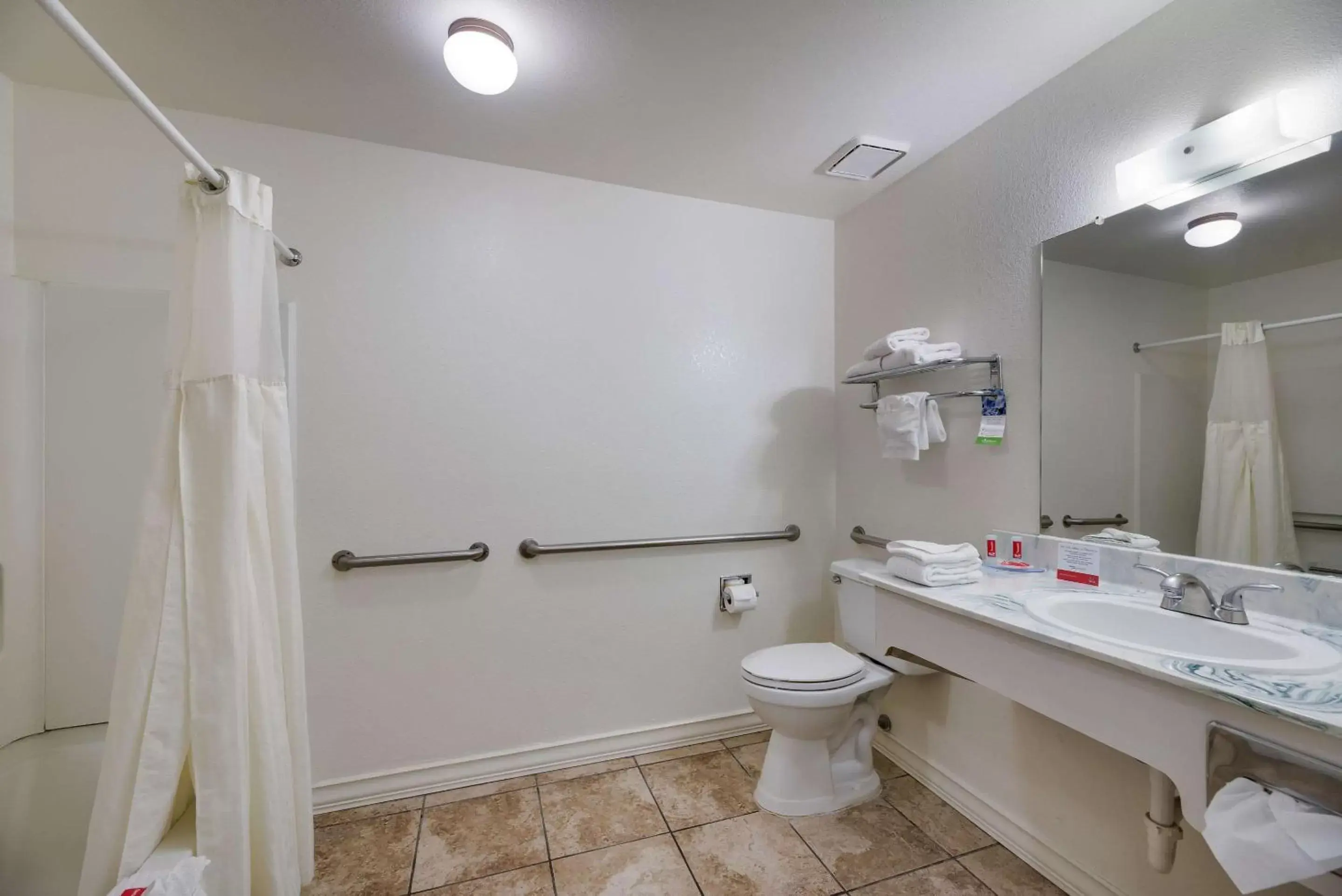 Bathroom in Econo Lodge Inn & Suites Williams - Grand Canyon Area