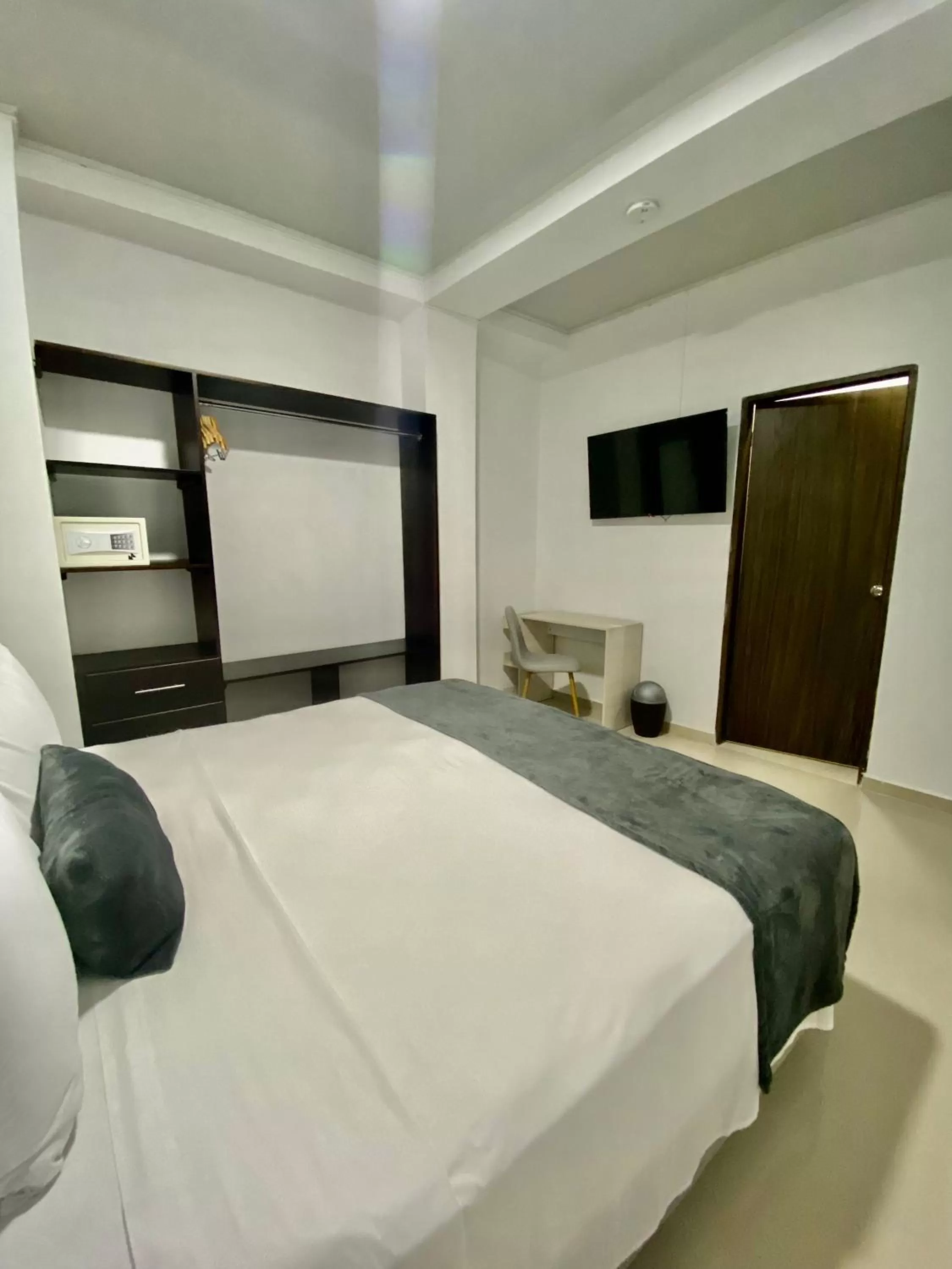 Communal lounge/ TV room, Bed in Hotel El Marqués De Manga