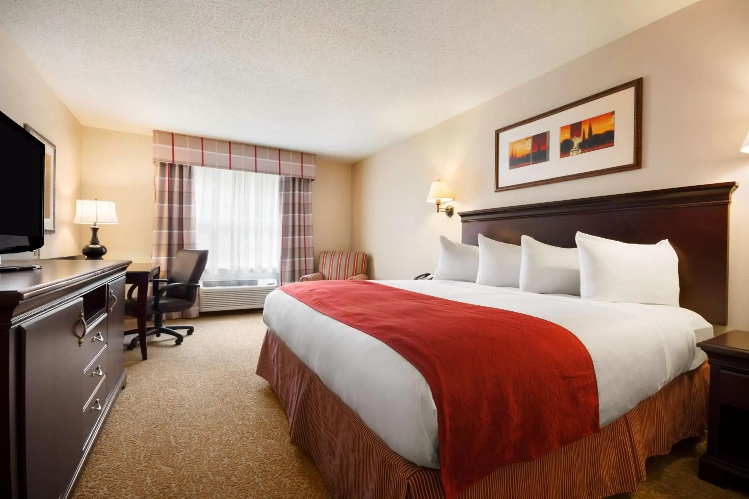 Photo of the whole room, Bed in Country Inn & Suites by Radisson, Norcross, GA