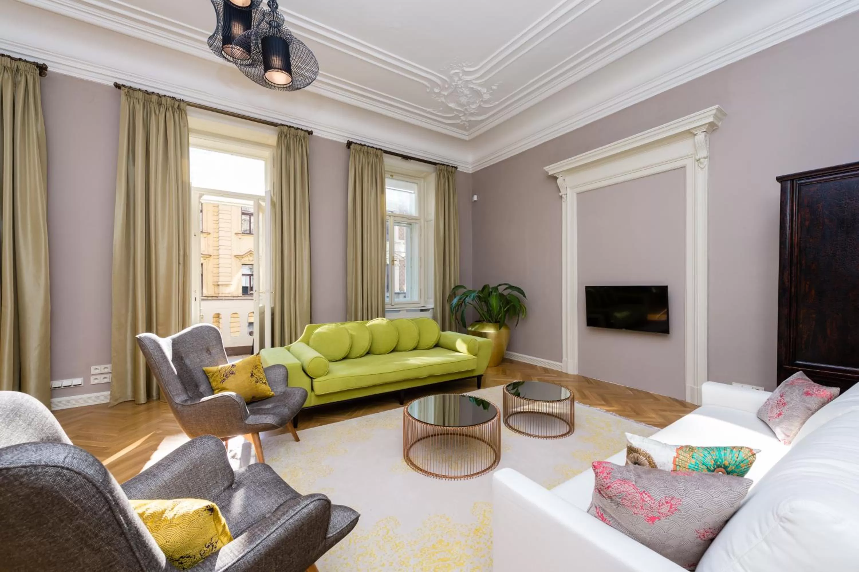 Living room in Grand Central Residence by TKC