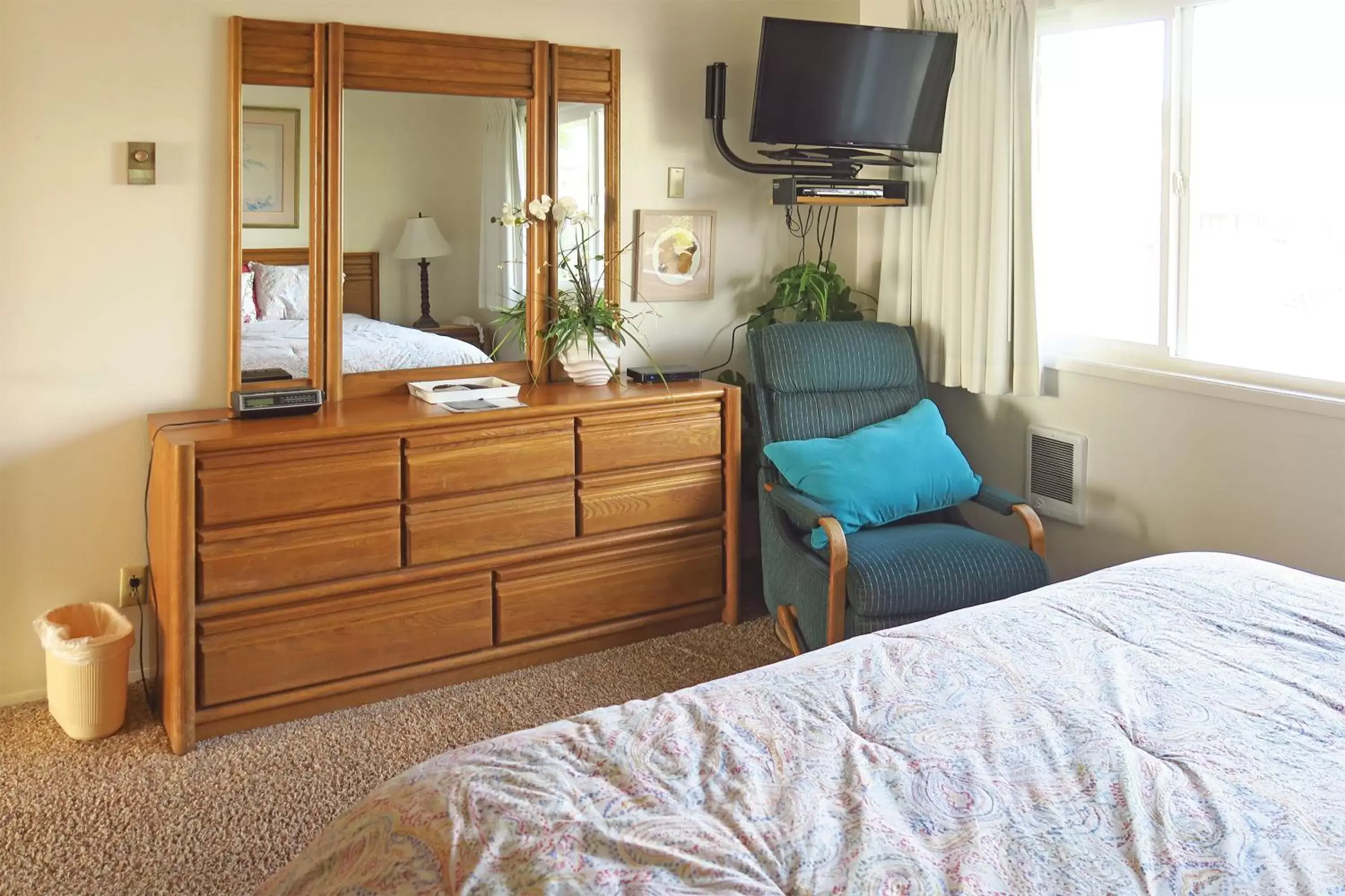 Bedroom, TV/Entertainment Center in Ocean Terrace Condominiums