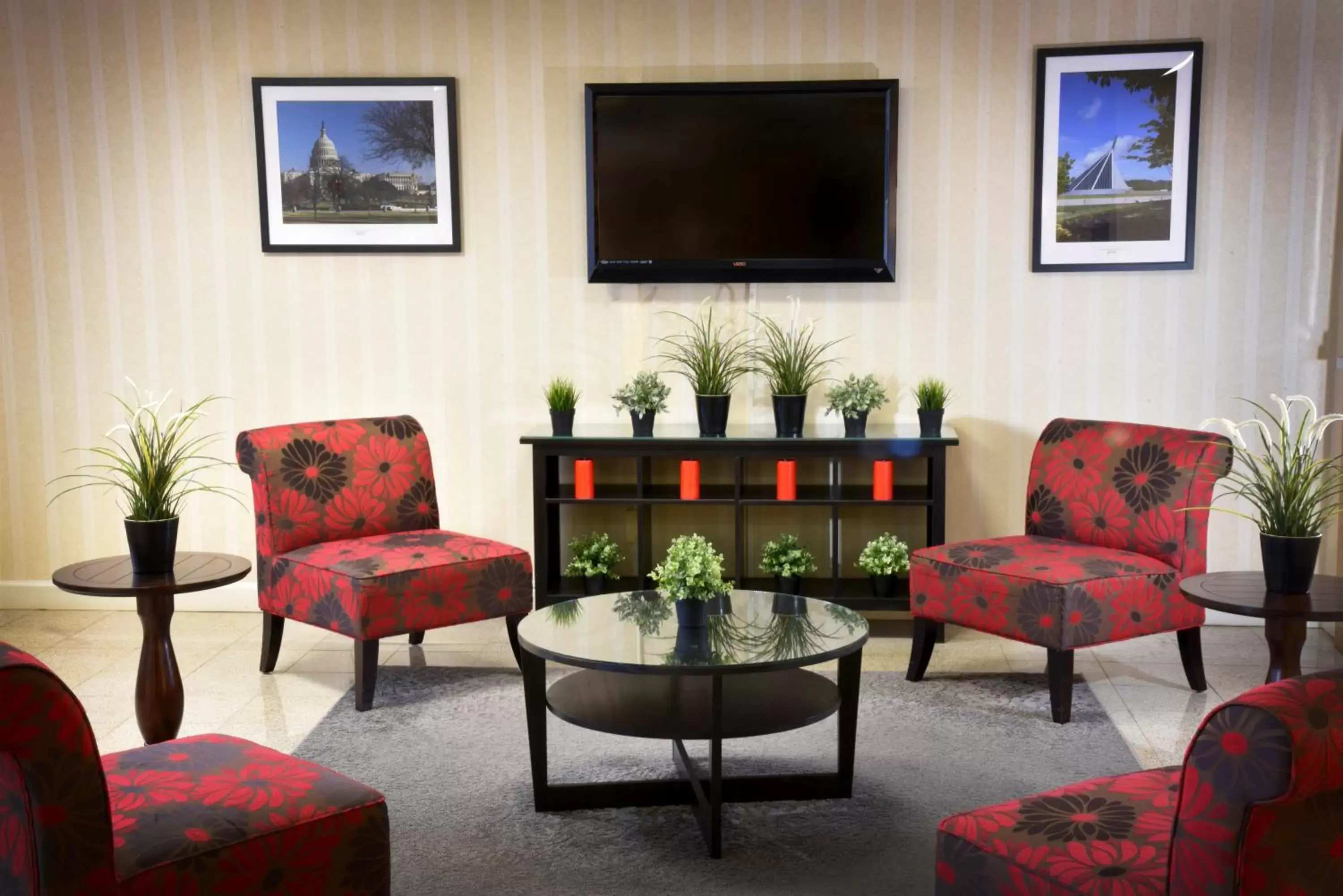 Lobby or reception, Seating Area in Ramada by Wyndham Triangle/Quantico