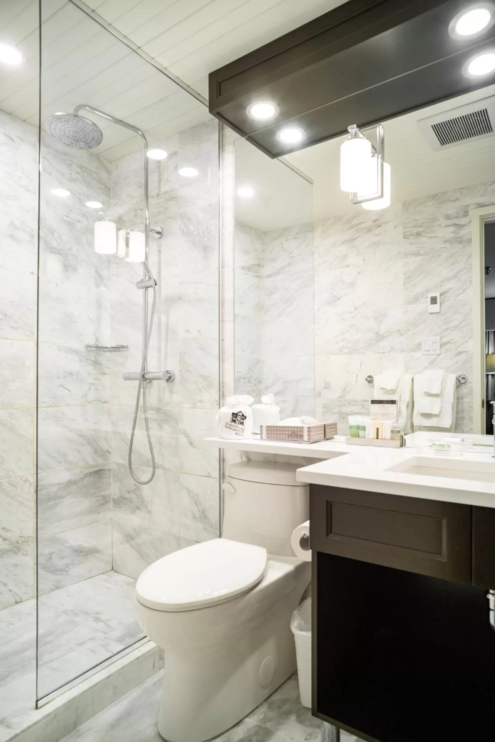 Bathroom in Ripplecove Hotel & Spa