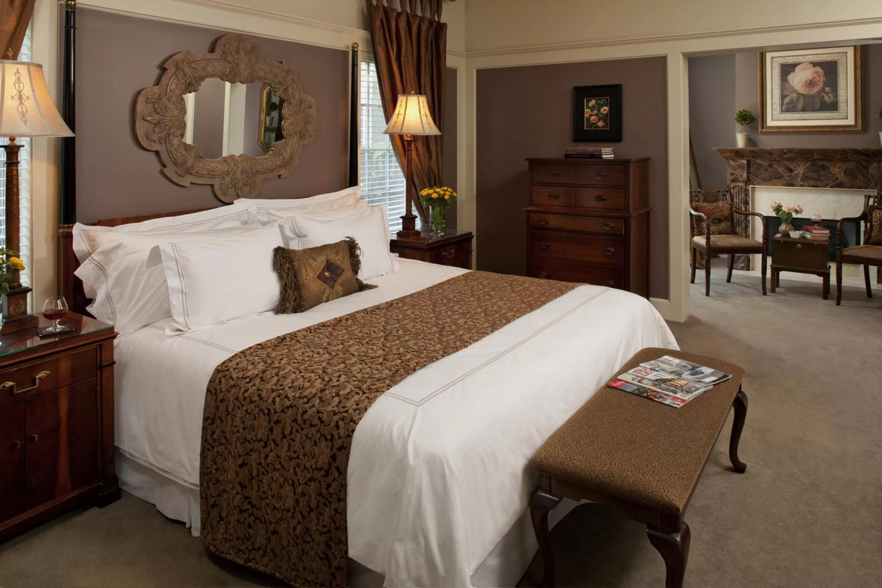 Seating area, Bed in Fairview Inn