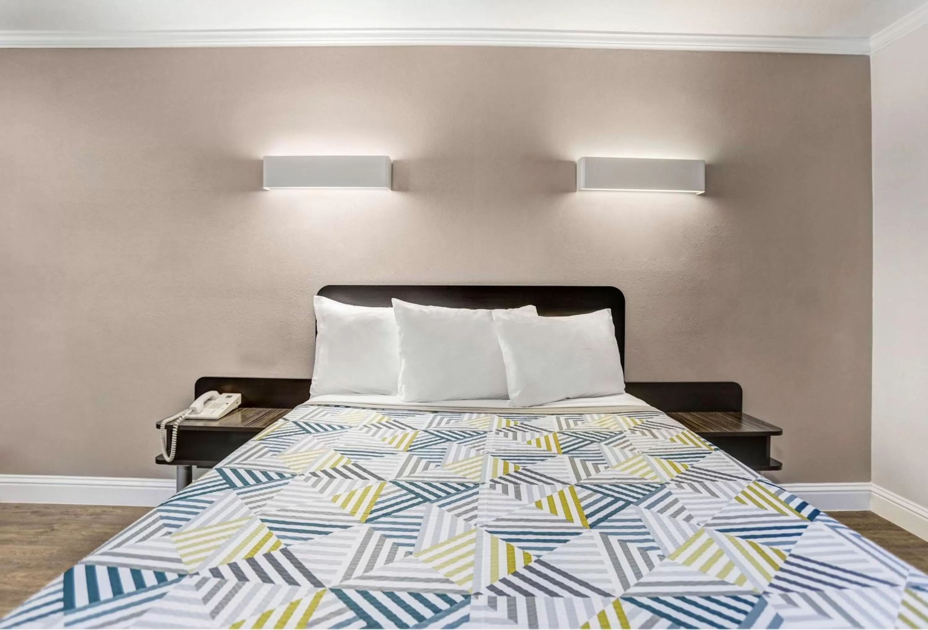 Photo of the whole room, Bed in Motel 6-Lodi, CA