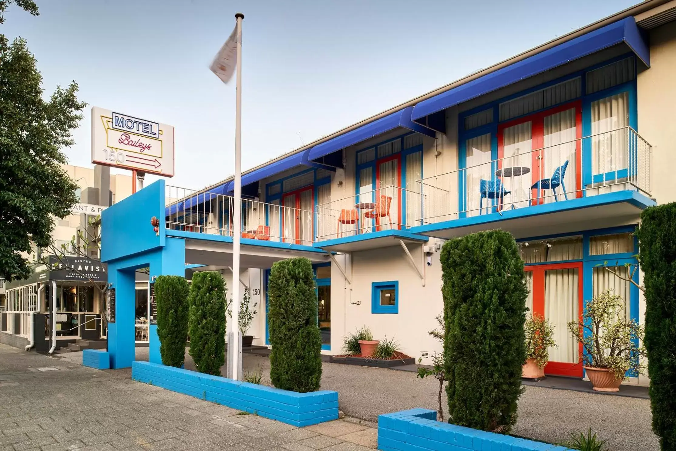 Property Building in Baileys Parkside Motel by VetroBlu