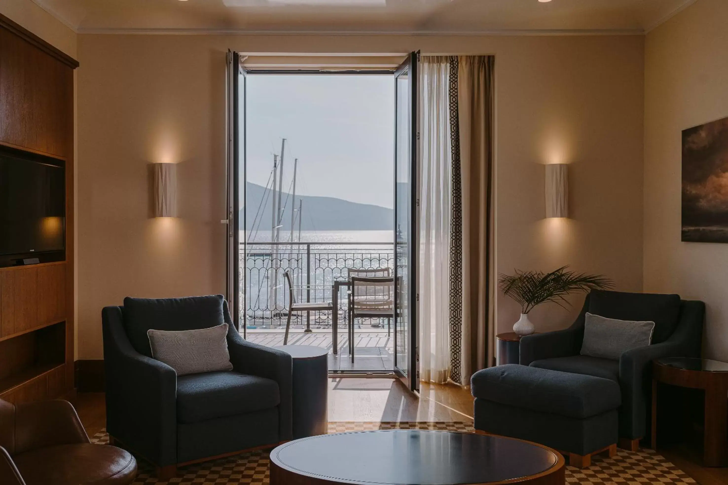 Balcony/Terrace, Seating Area in Regent Porto Montenegro