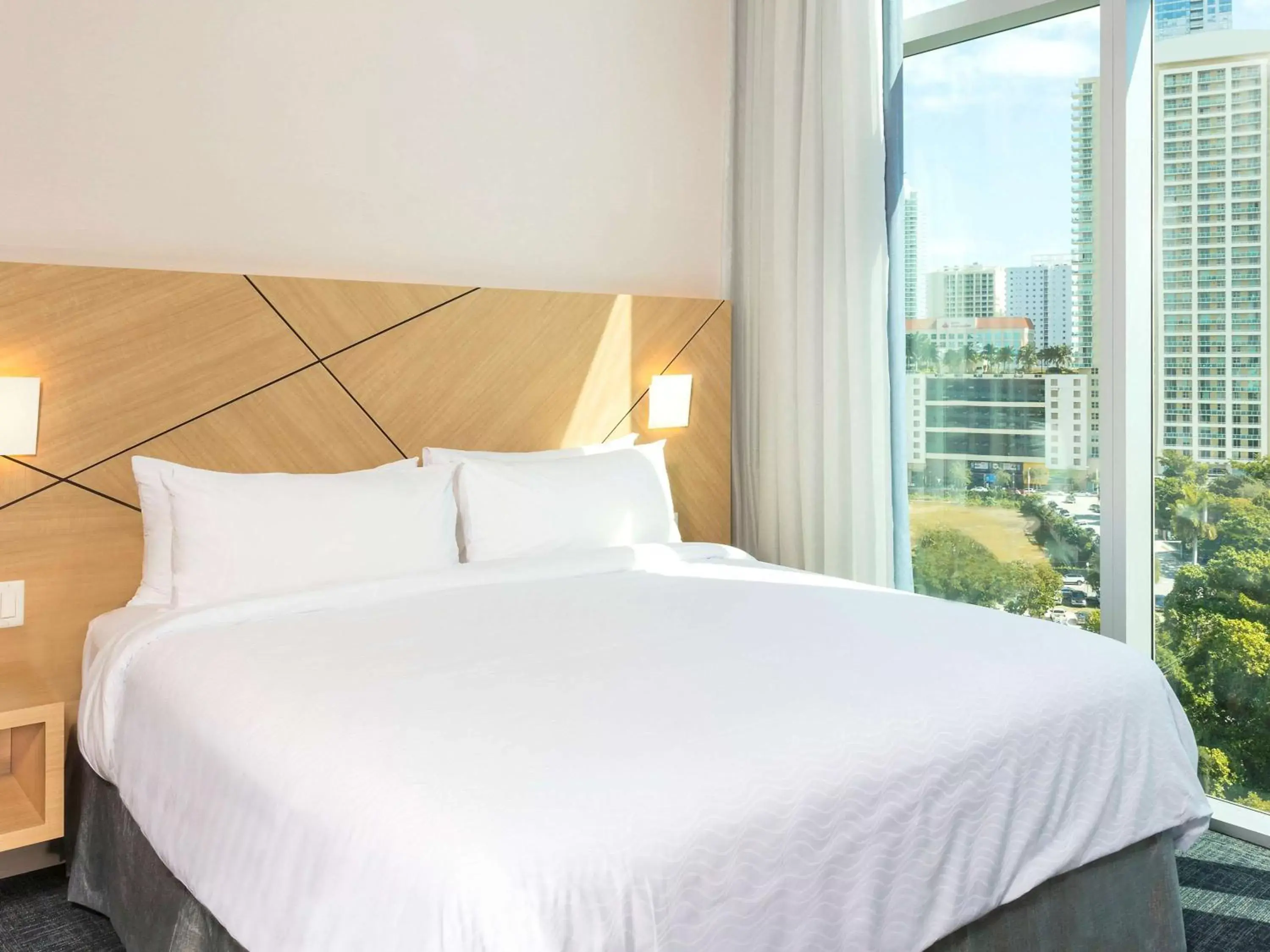 Photo of the whole room, Bed in Novotel Miami Brickell