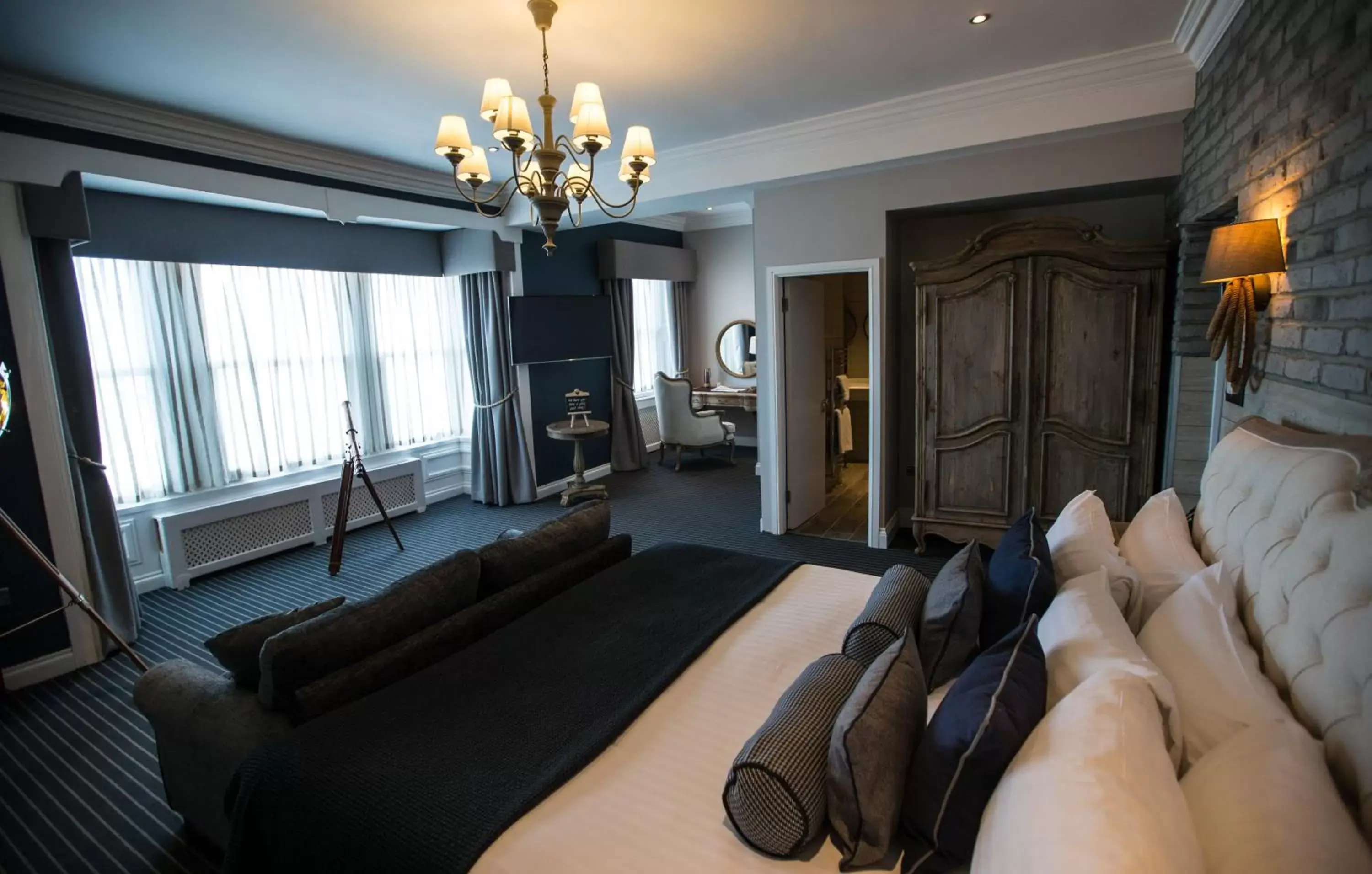 Bedroom, Seating Area in Roker Hotel BW Premier Collection