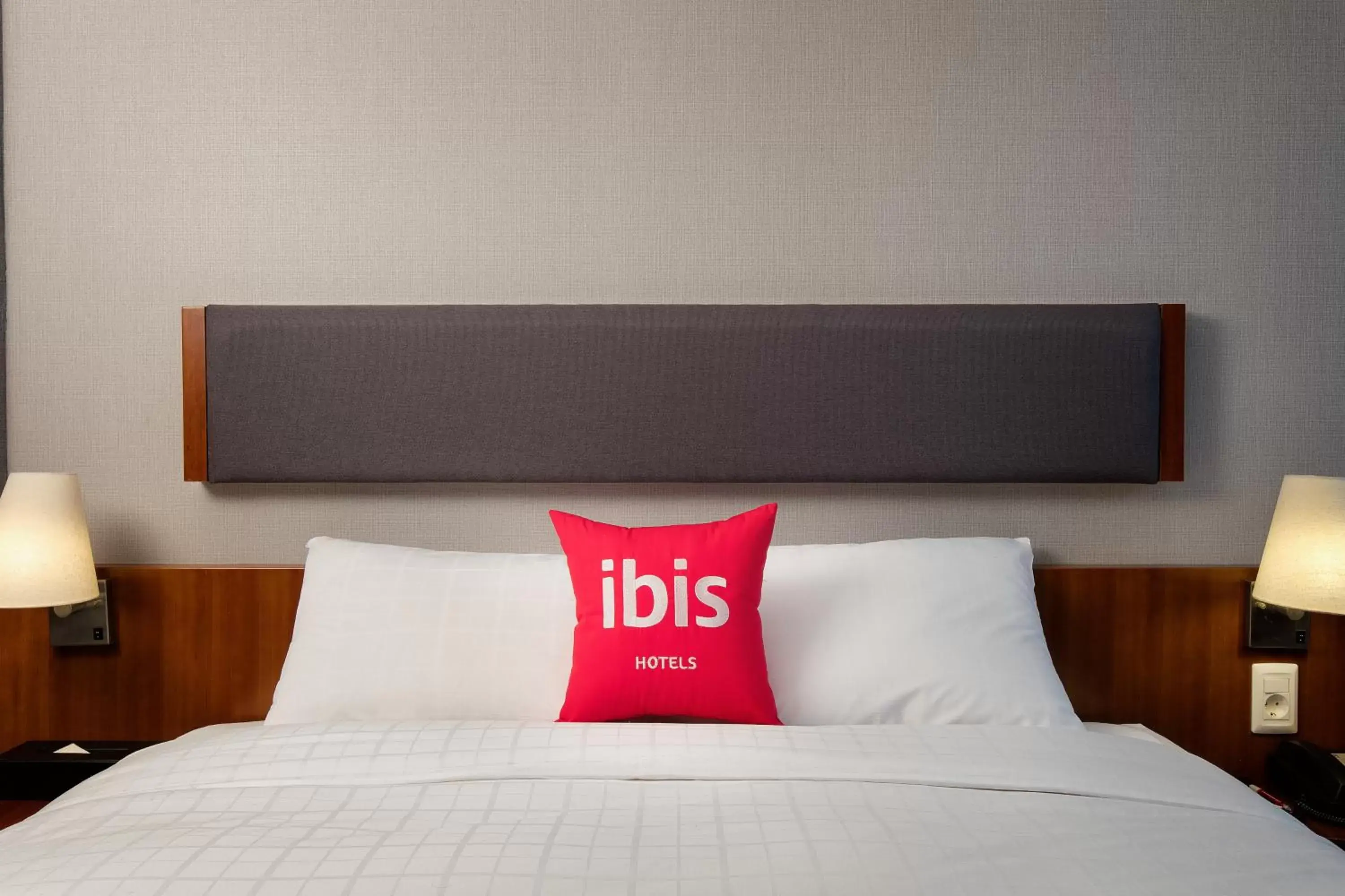 Bedroom, Bed in Ibis Ambassador Myeongdong
