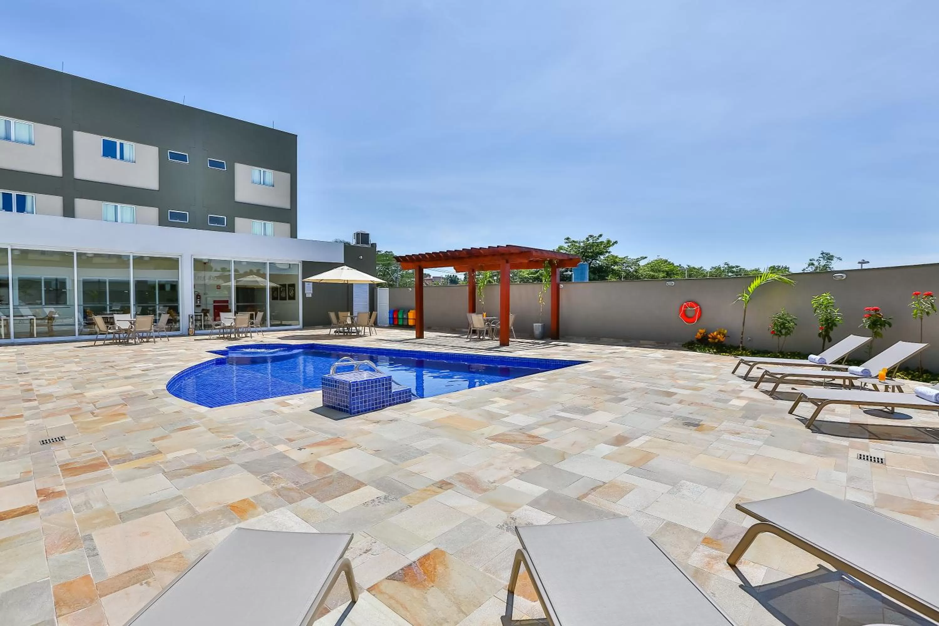 Property building in Comfort Mogi Guaçu