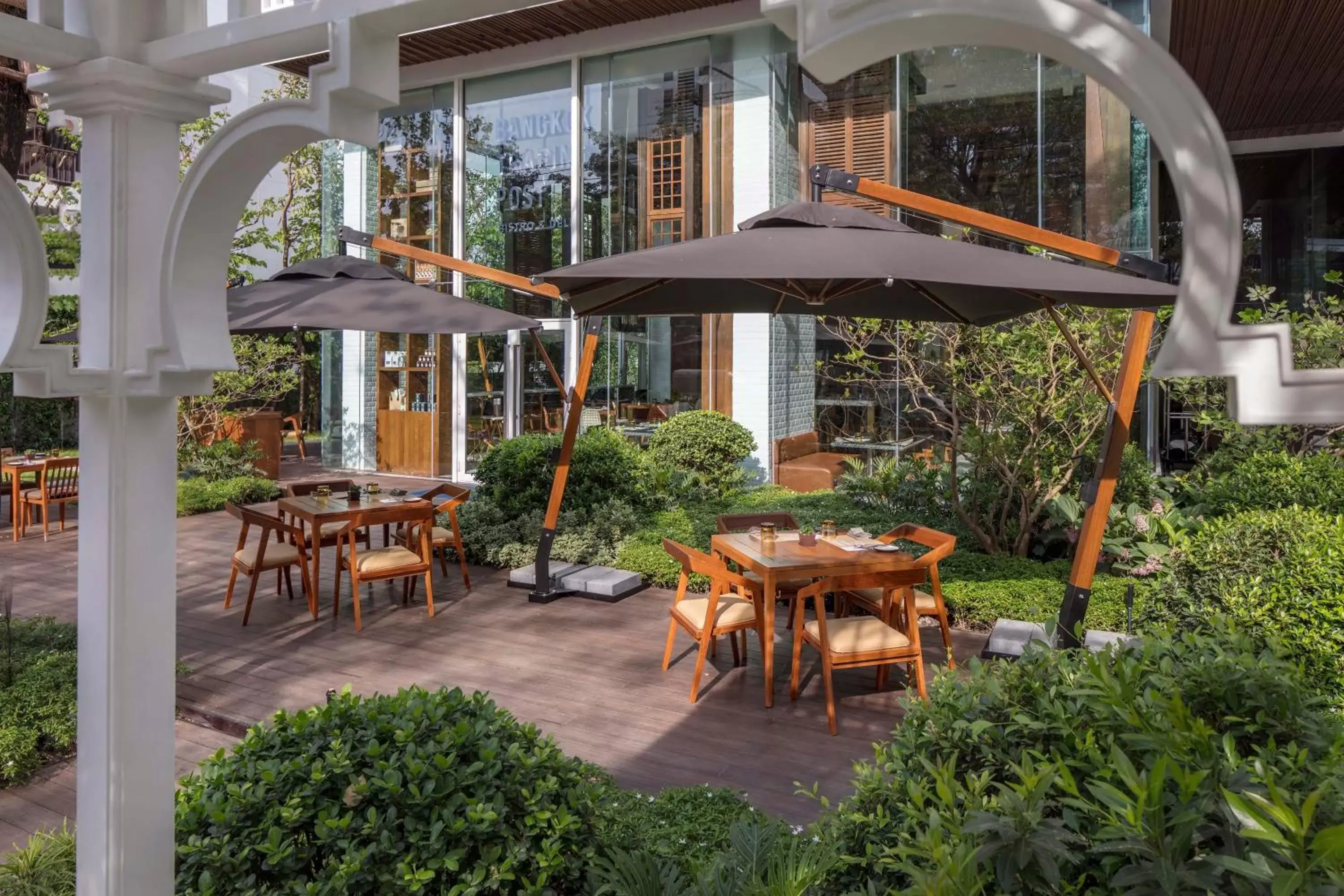 Restaurant/places to eat in 137 Pillars Suites Bangkok