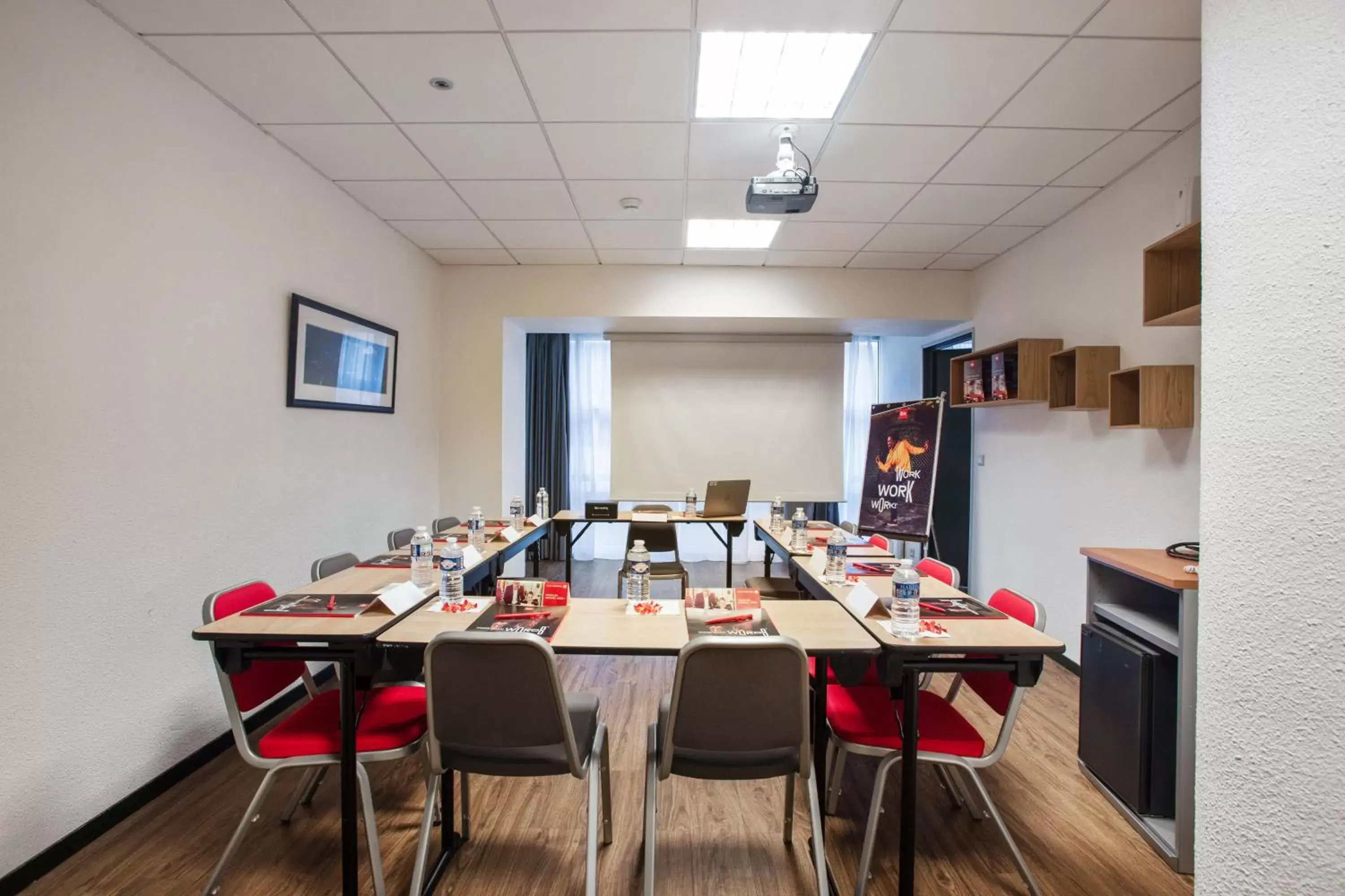 Meeting/conference room in ibis Lorient Centre Gare