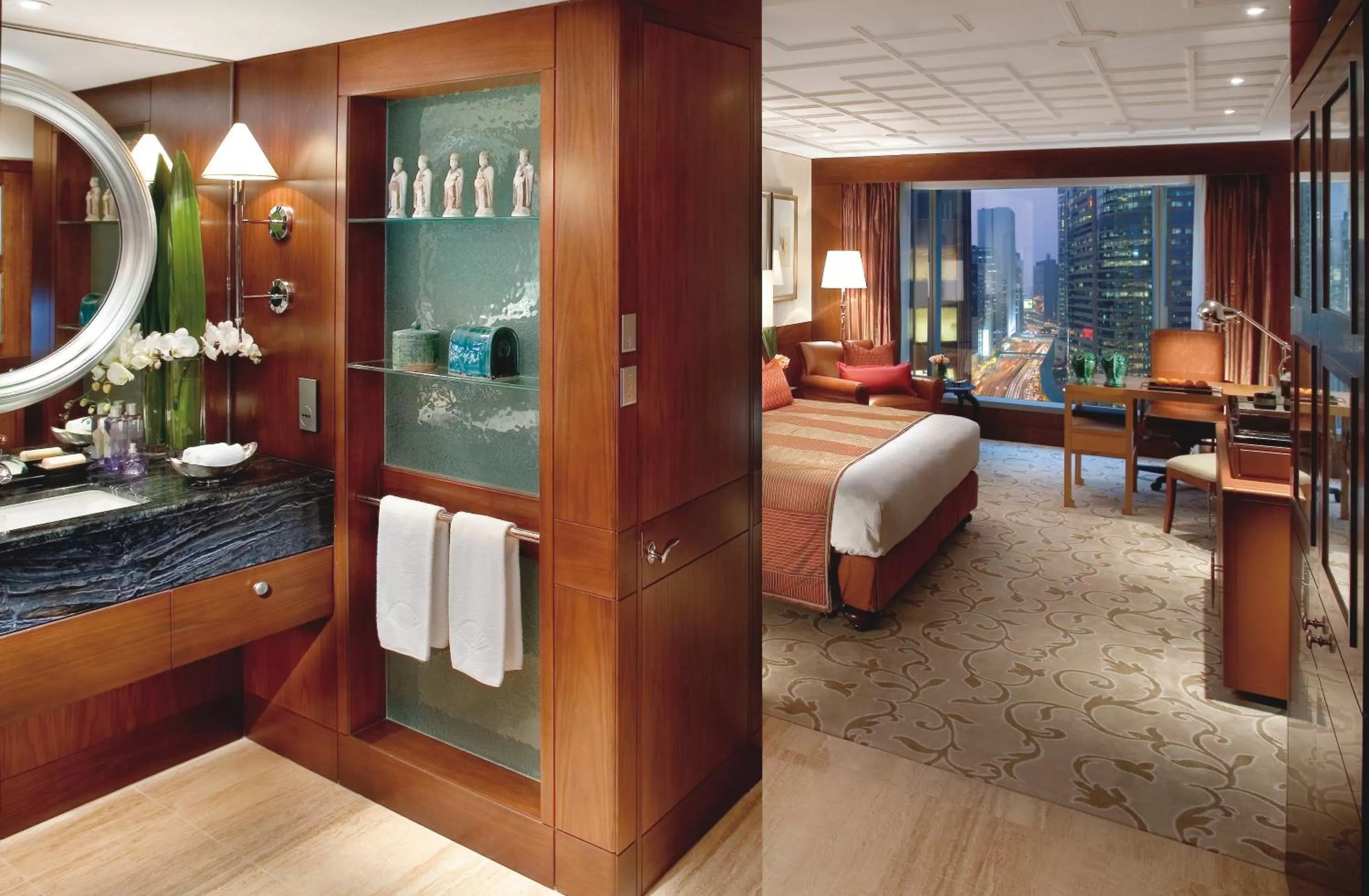 Bathroom, Bed in Mandarin Oriental, Hong Kong