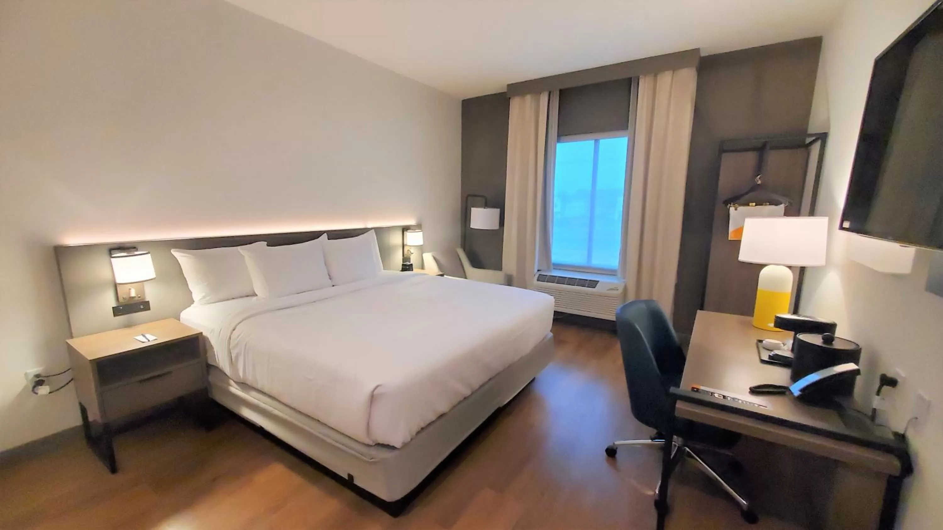 Photo of the whole room, Bed in Comfort Inn & Suites Panama City Beach - Pier Park Area