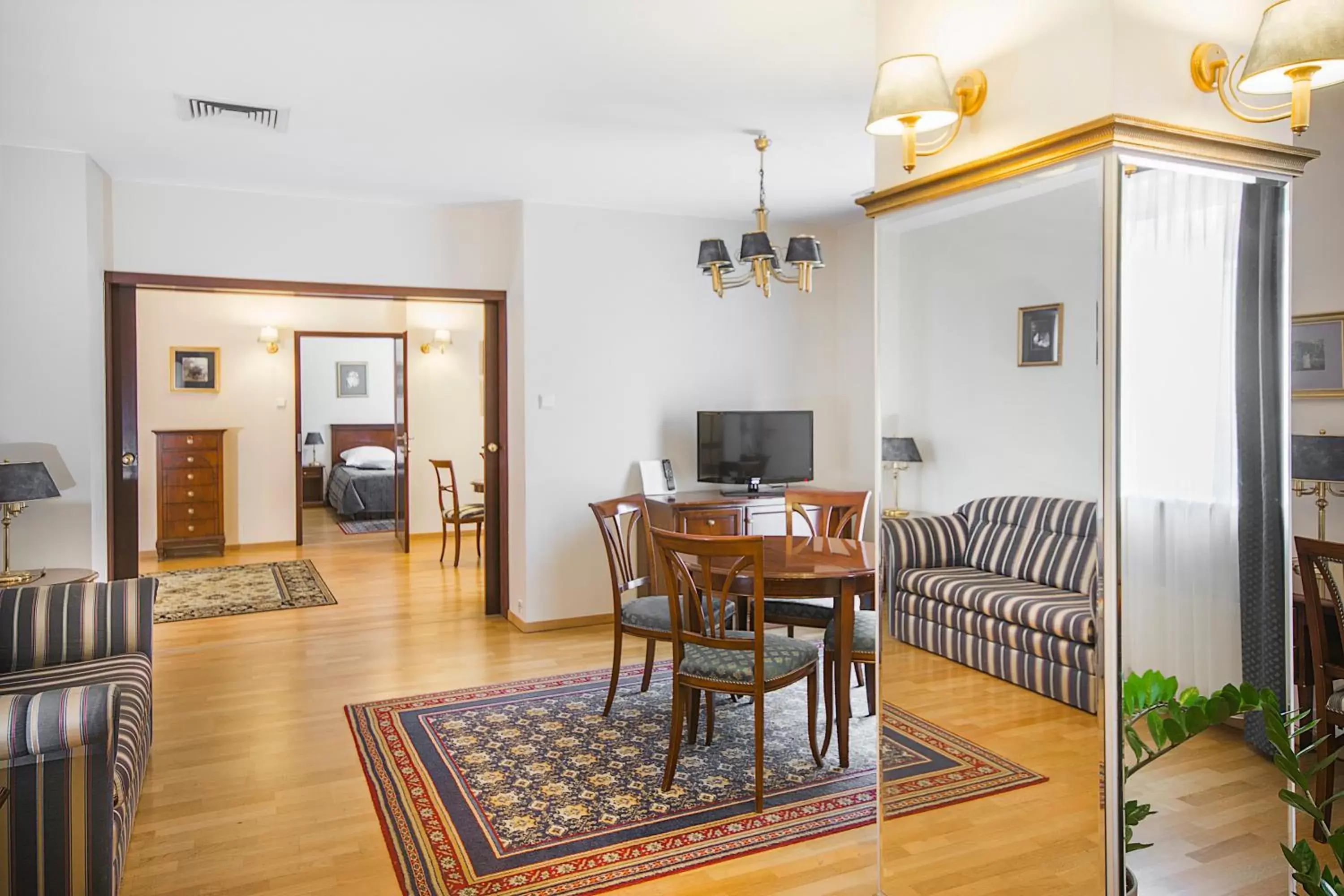 Photo of the whole room, Dining Area in Qubus Hotel Wrocław