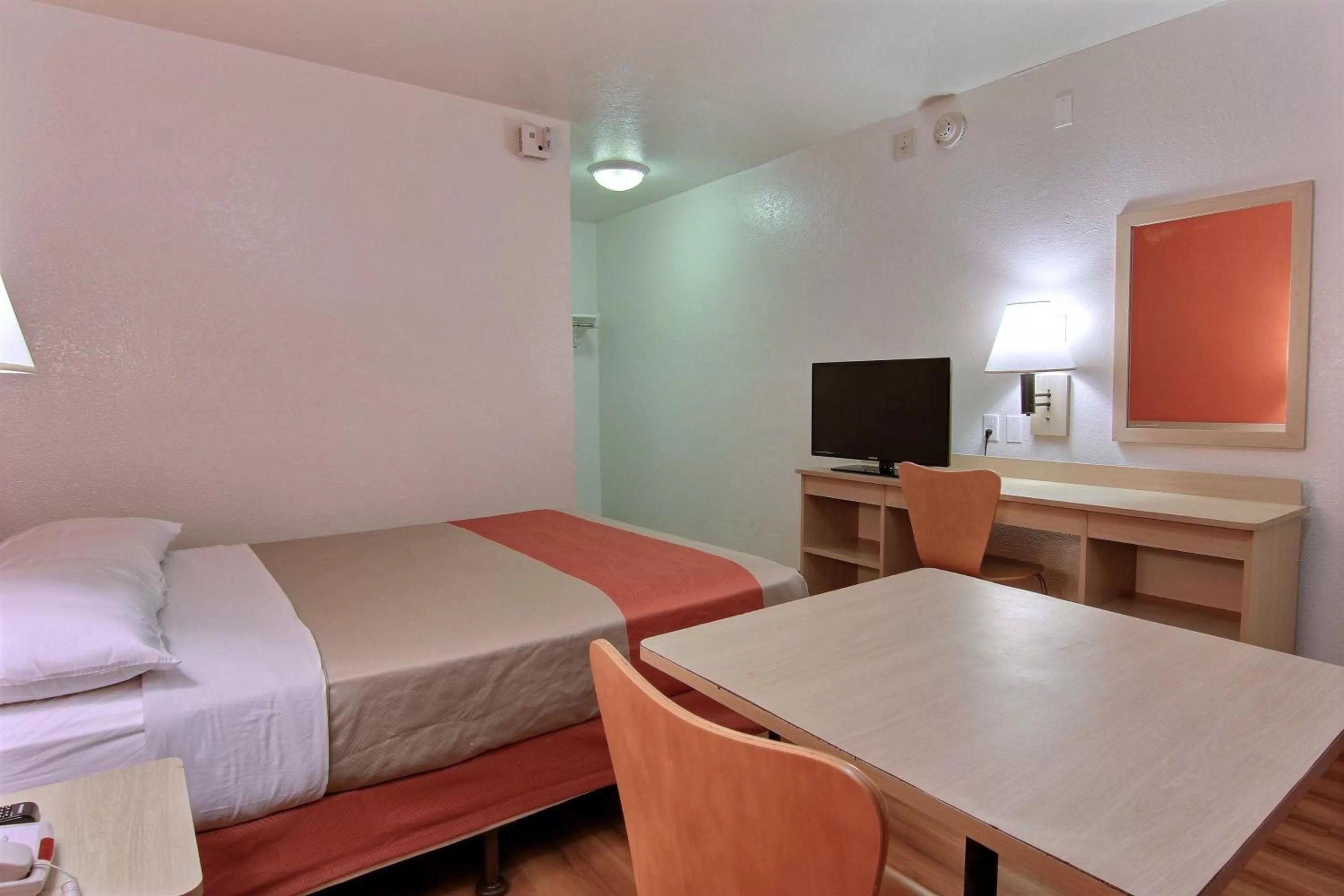 Bedroom, Bed in Motel 6-Corpus Christi, TX - Northwest