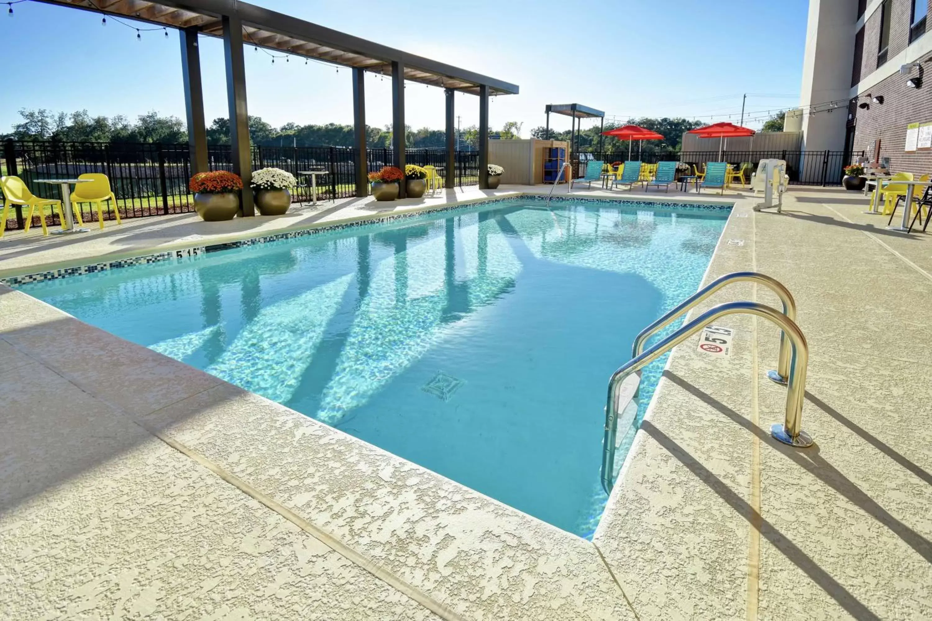 Pool view, Swimming Pool in Home2 Suites By Hilton Lagrange