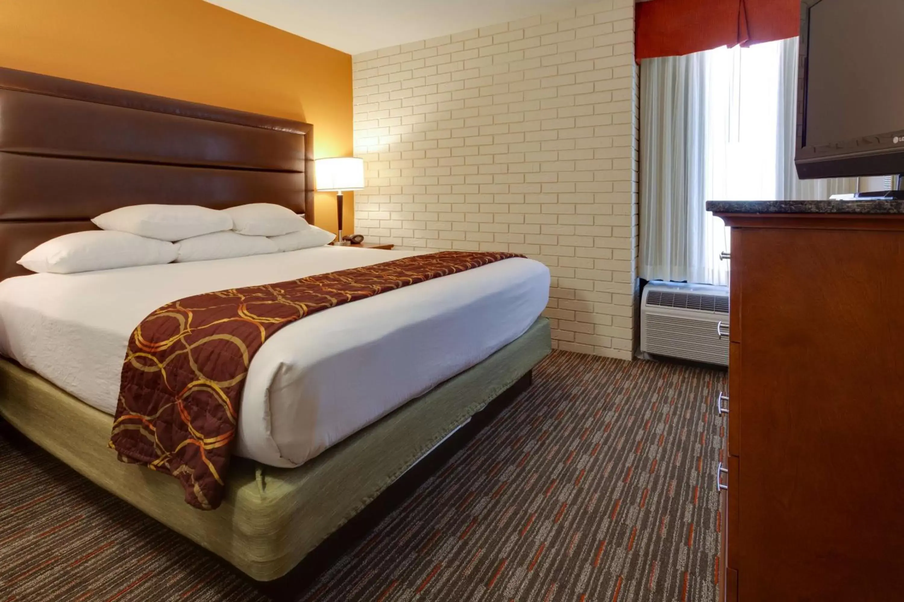 Photo of the whole room, Bed in Drury Inn & Suites Denver Tech Center