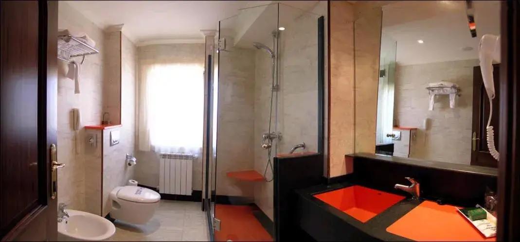 Bathroom in Hotel Sercotel Cuatro Postes