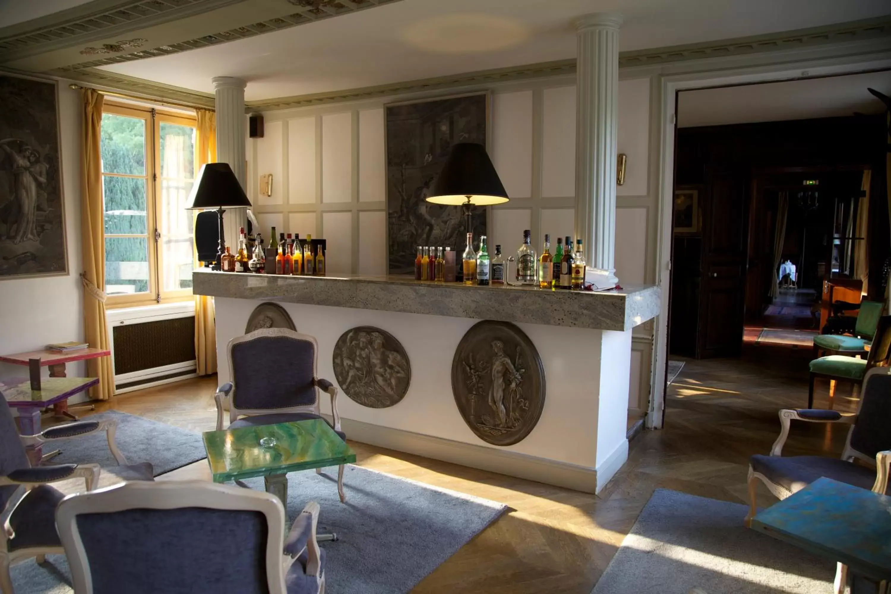 Lounge or bar in Hostellerie Du Château Les Muids