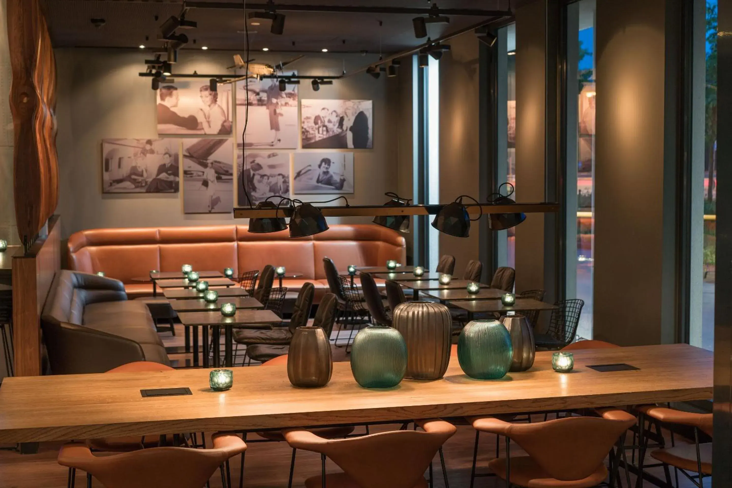 Lounge or bar, Fitness Center/Facilities in Motel One Hamburg Airport