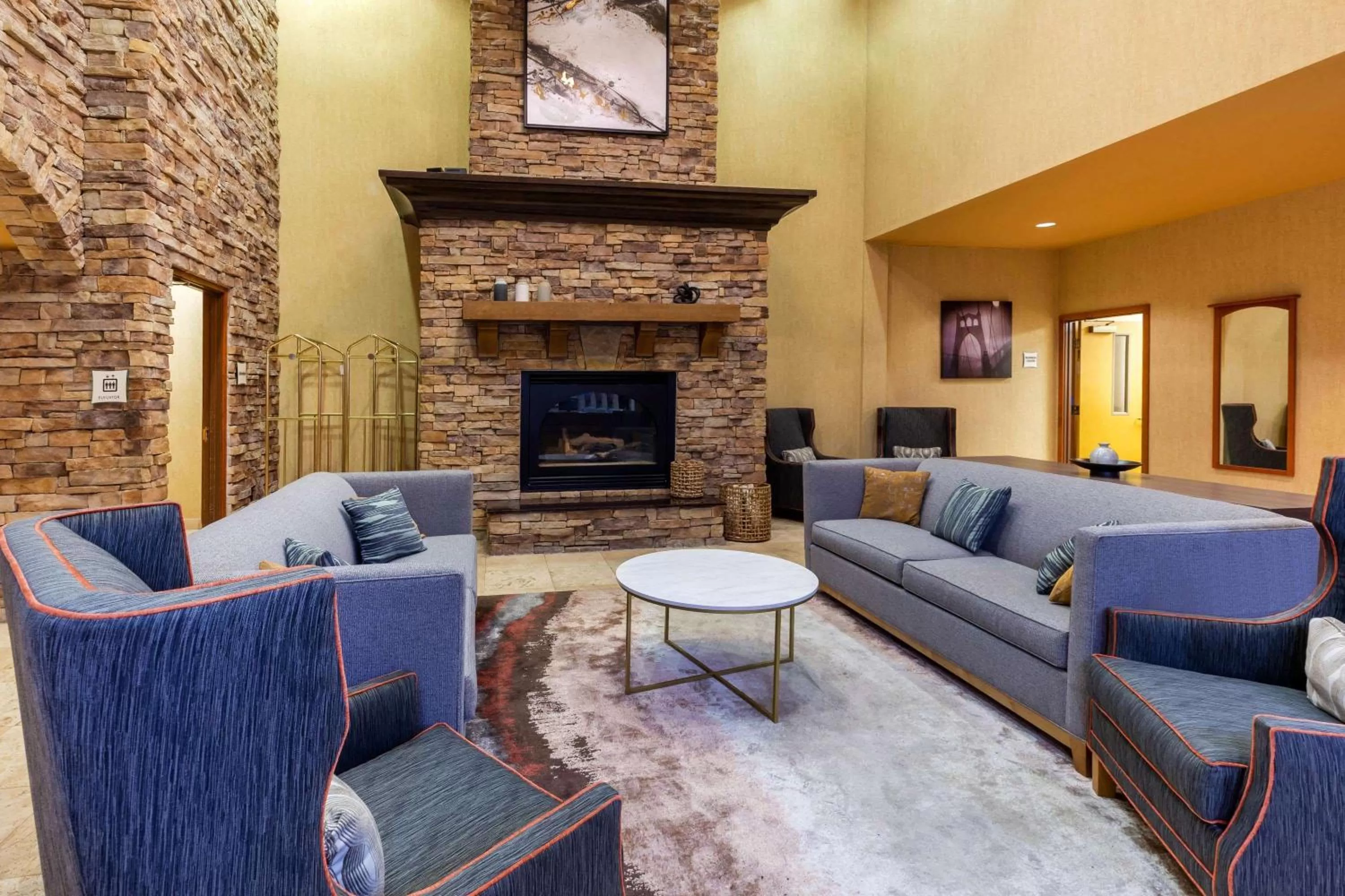 Seating area in La Quinta by Wyndham Vancouver