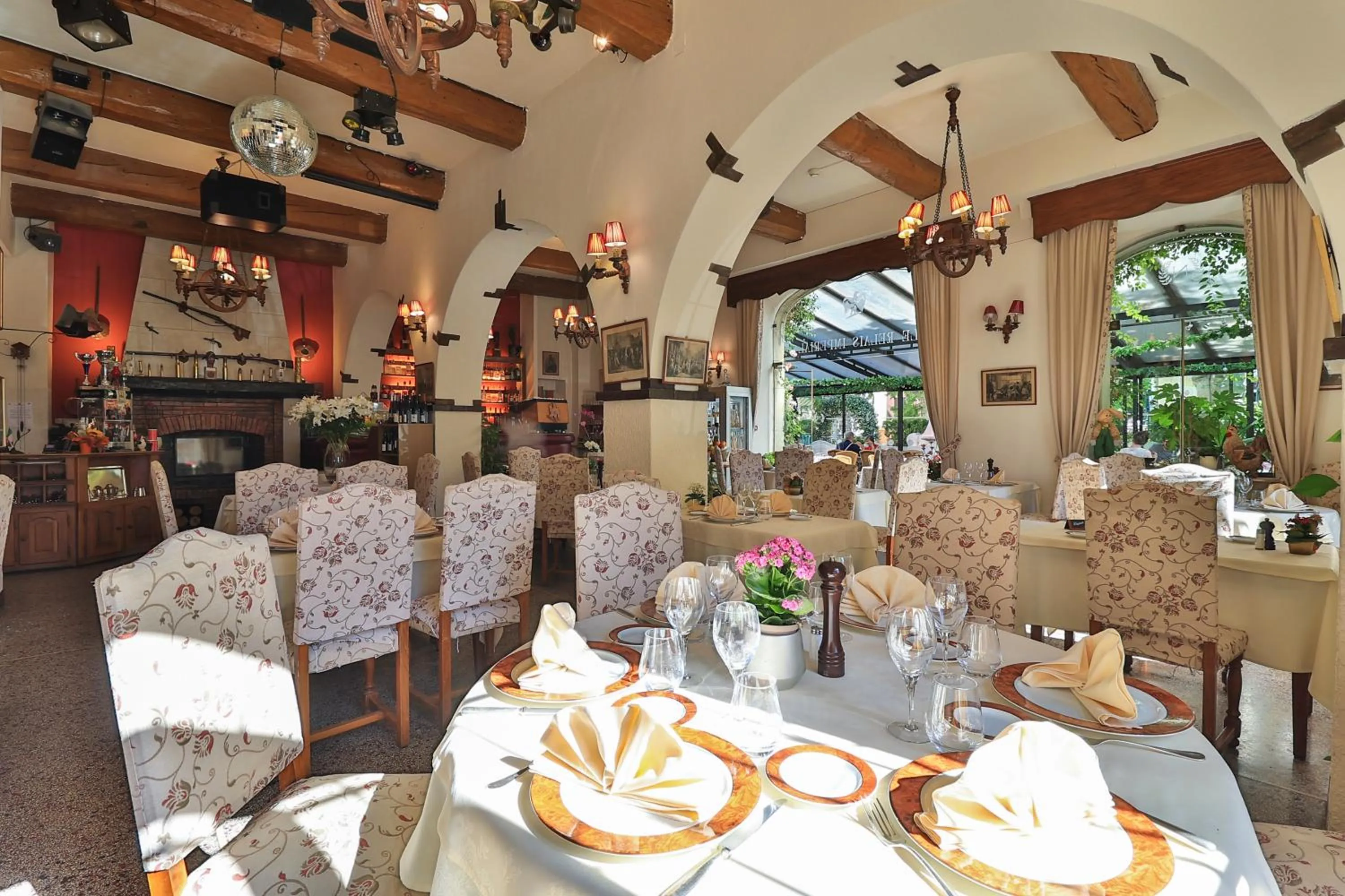 Restaurant/places to eat in Logis Le Relais Imperial