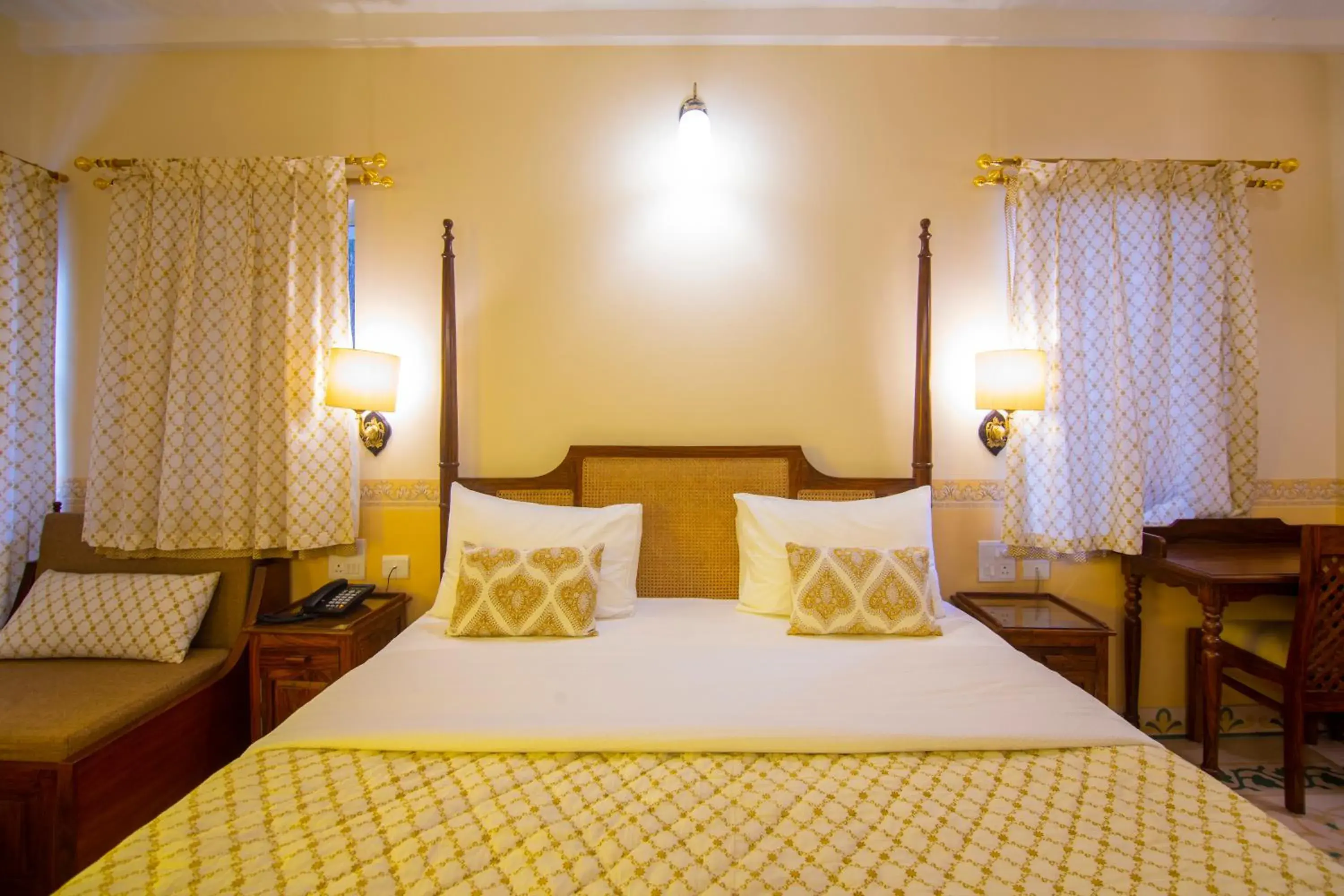 Bed in Jai Niwas Garden Hotel