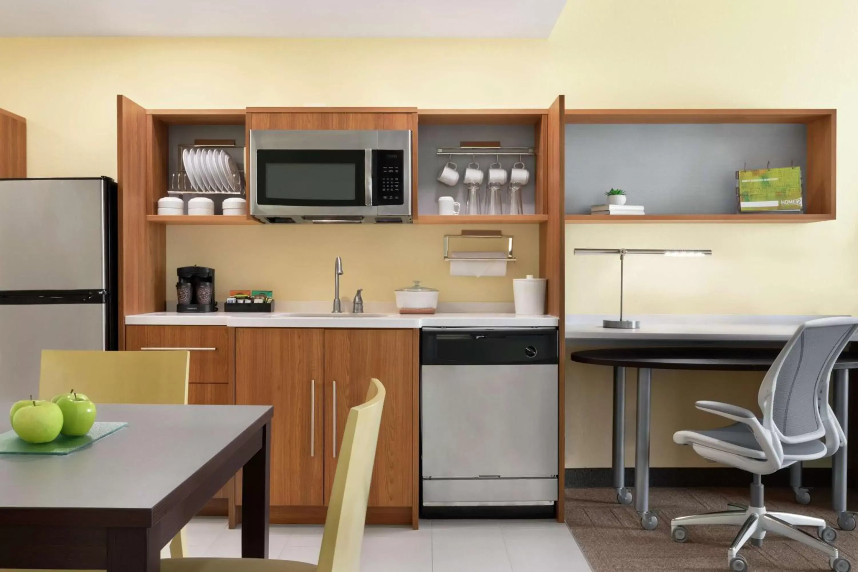 Kitchen or kitchenette, Kitchen/Kitchenette in Home2 Suites By Hilton Savannah Airport