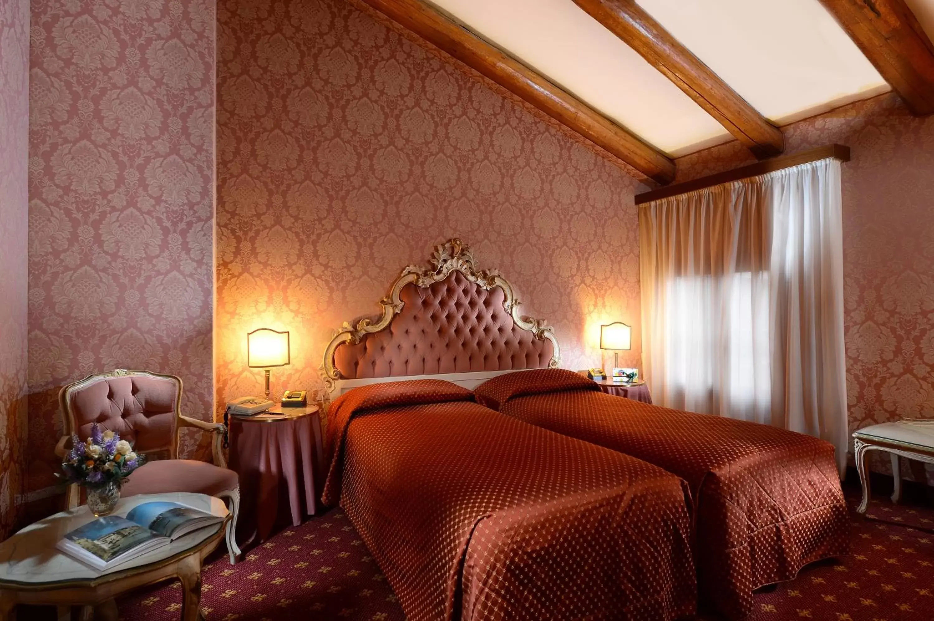 Photo of the whole room, Bed in Hotel Rialto Photo of the whole room, Bed in Hotel Rialto