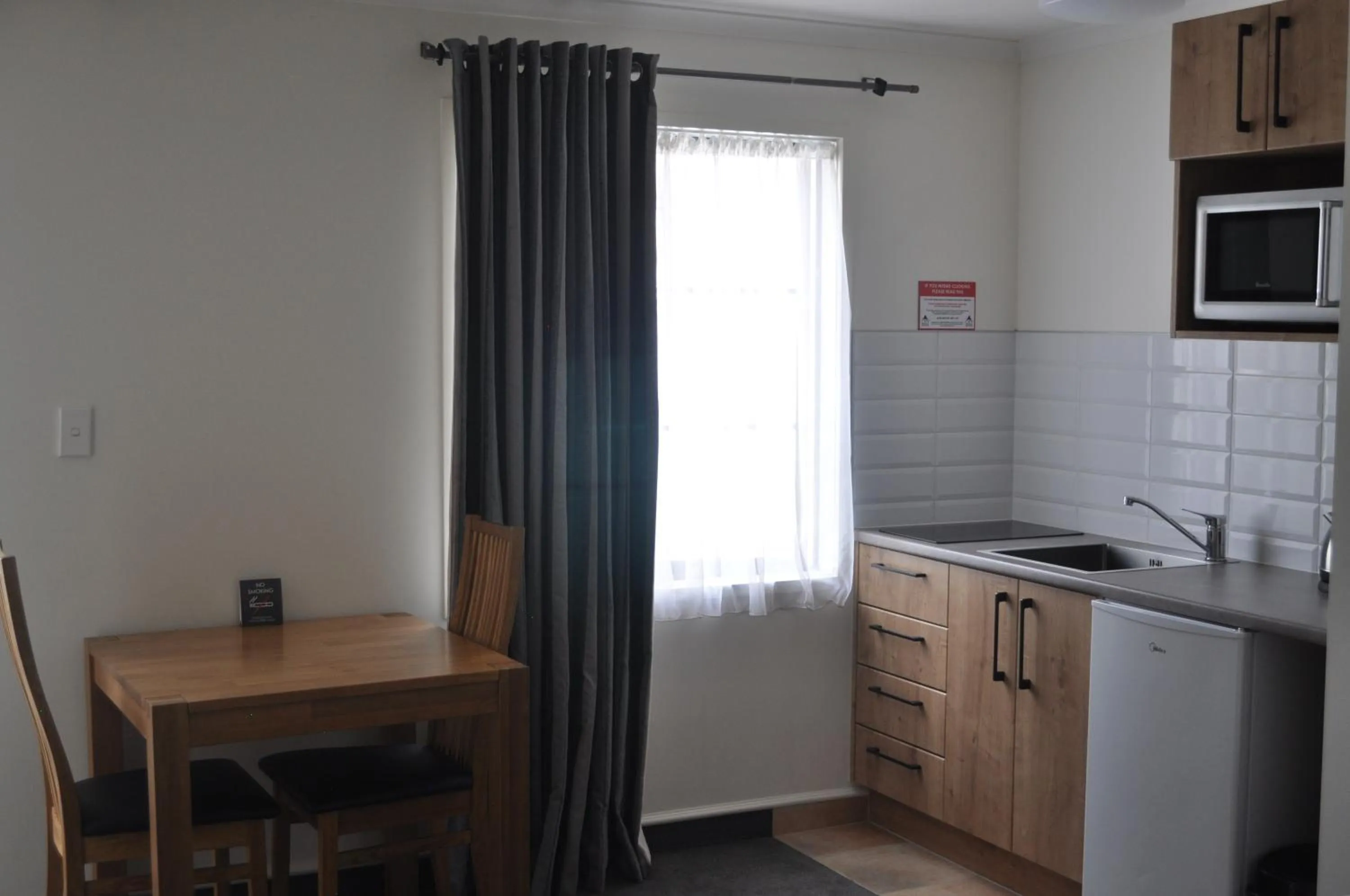 Kitchen or kitchenette in City Suites