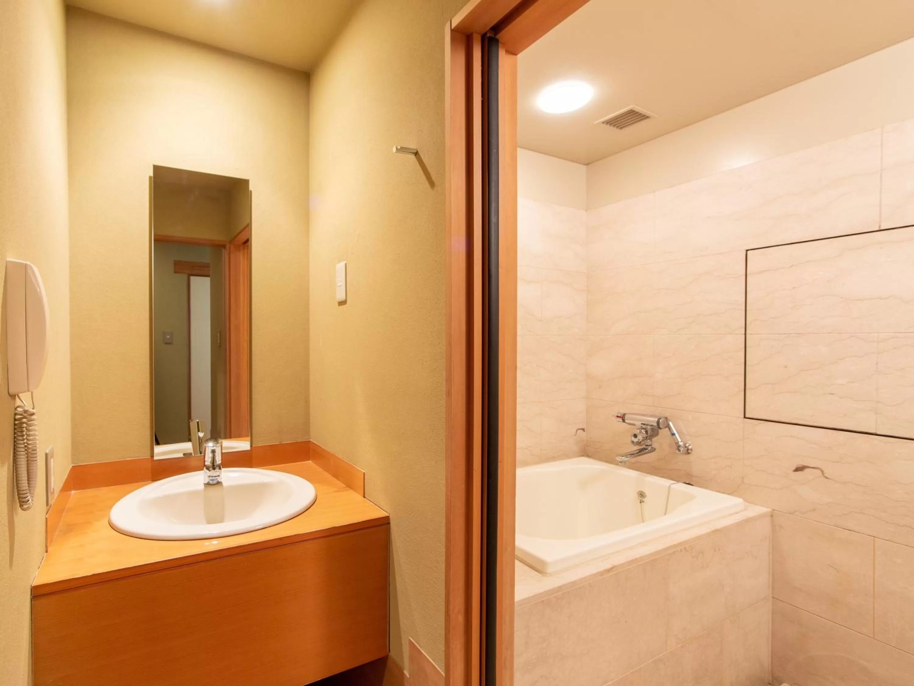 Toilet in Premier Hotel Mojiko