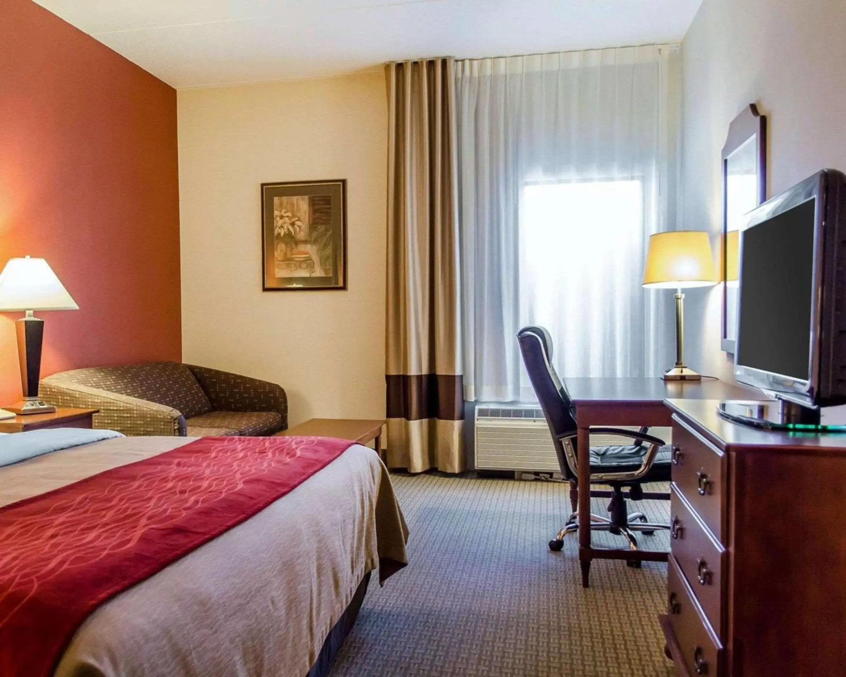 Photo of the whole room, Bed in Comfort Inn & Suites York