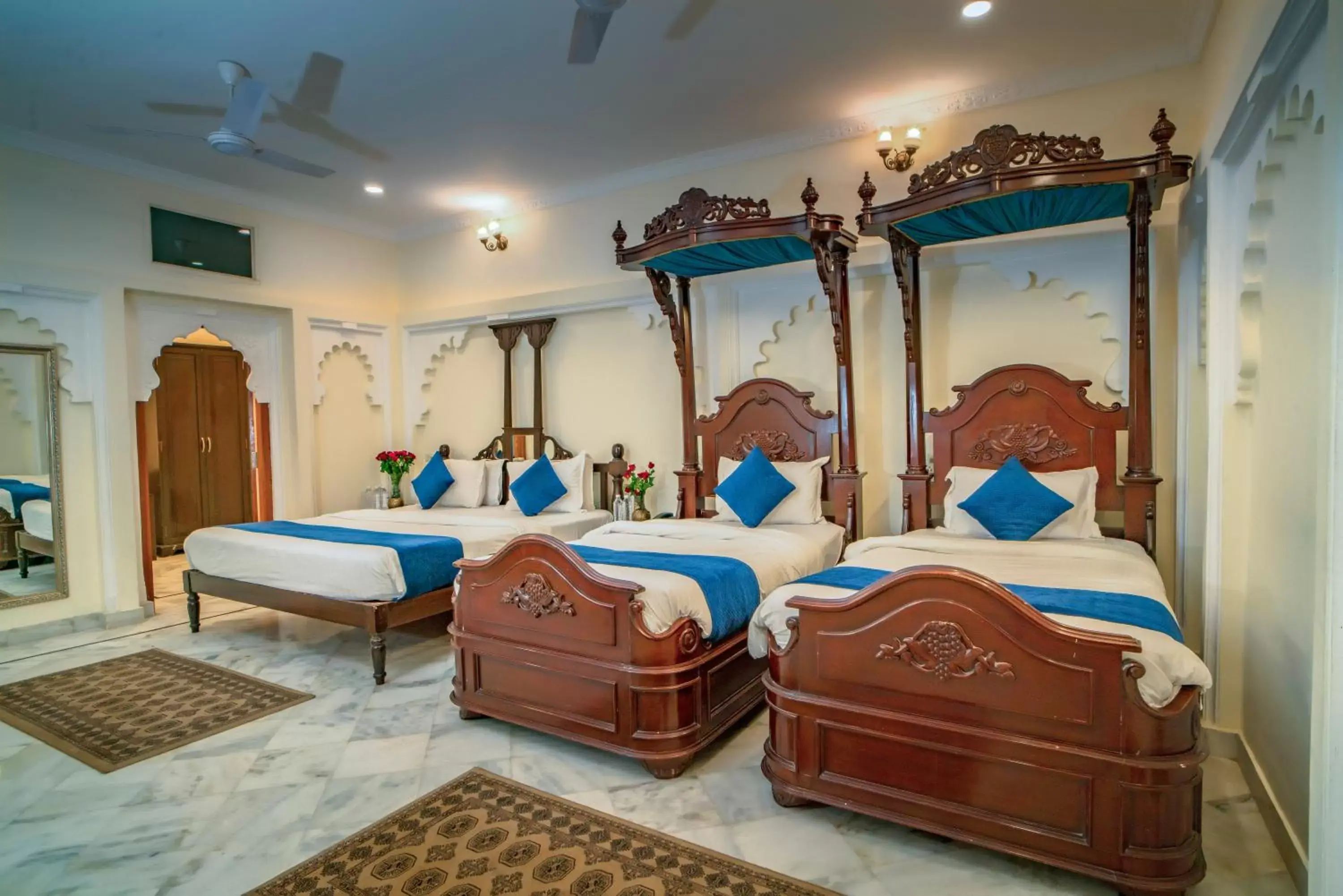 Bedroom, Bed in Swaroop Vilas - Lake Facing Boutique Hotel