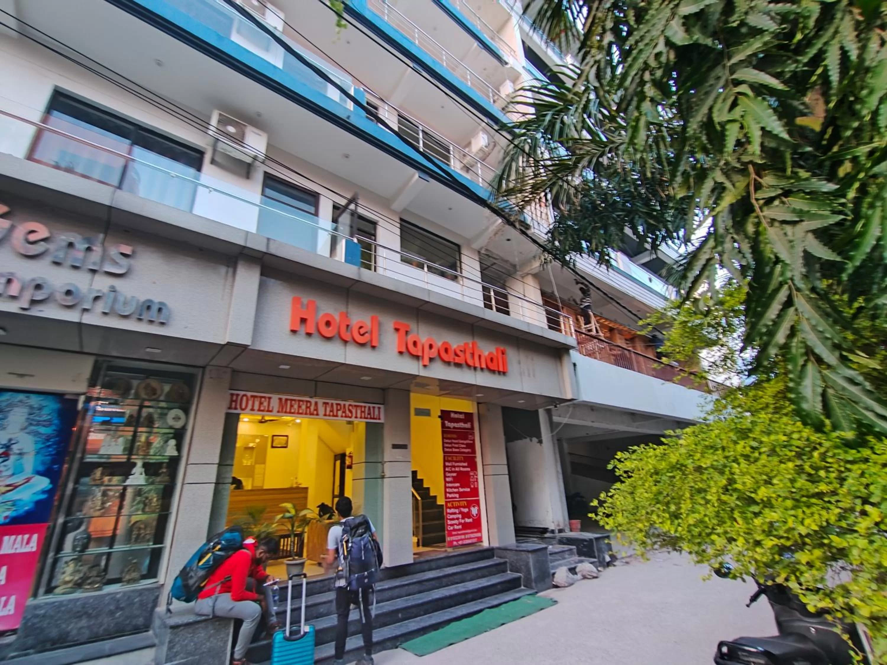 Facade/entrance in Tapasthali by Meera Hotels