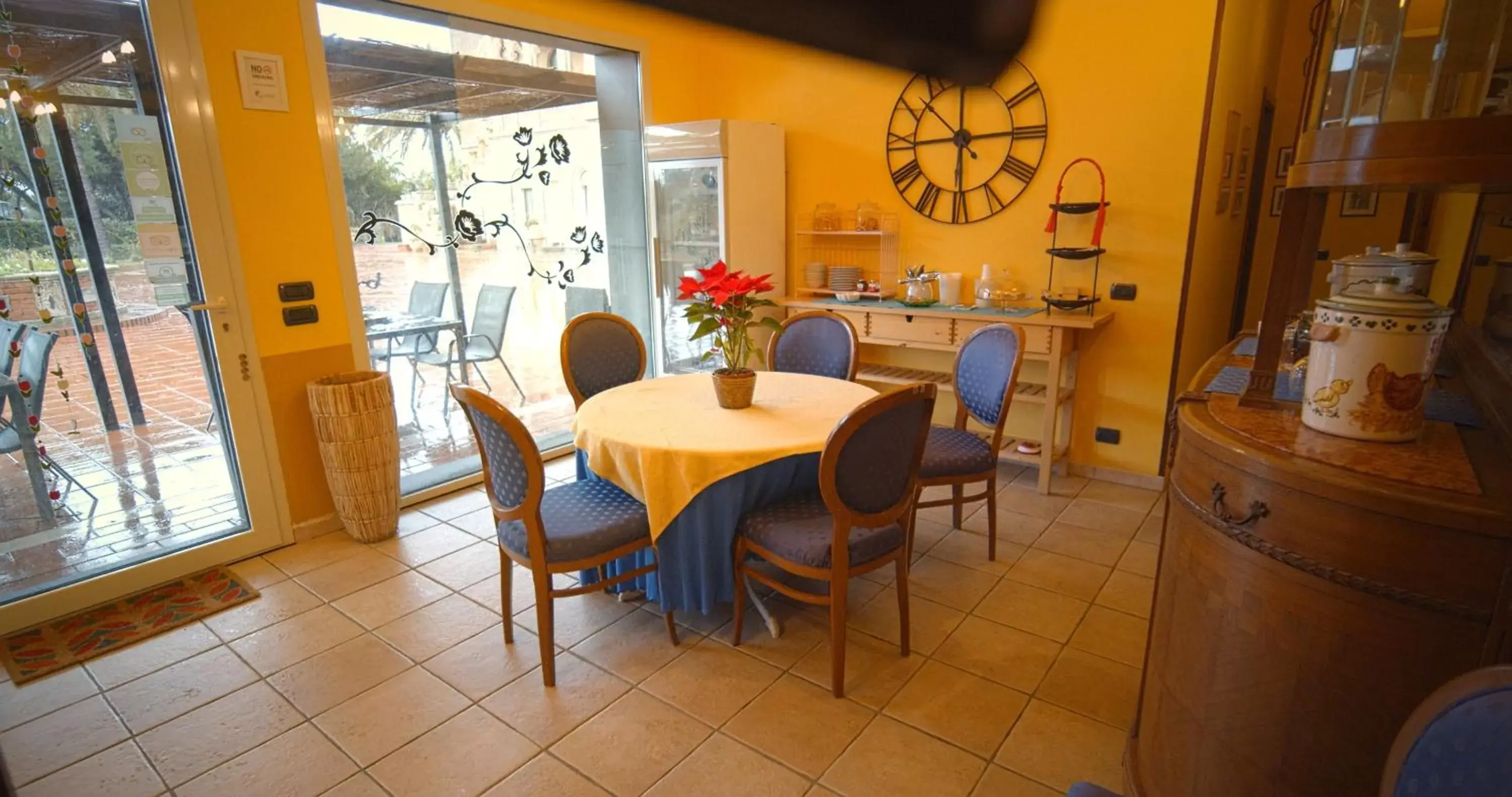 Dining Area in CASTELLO D'URSO SOMMA B&B