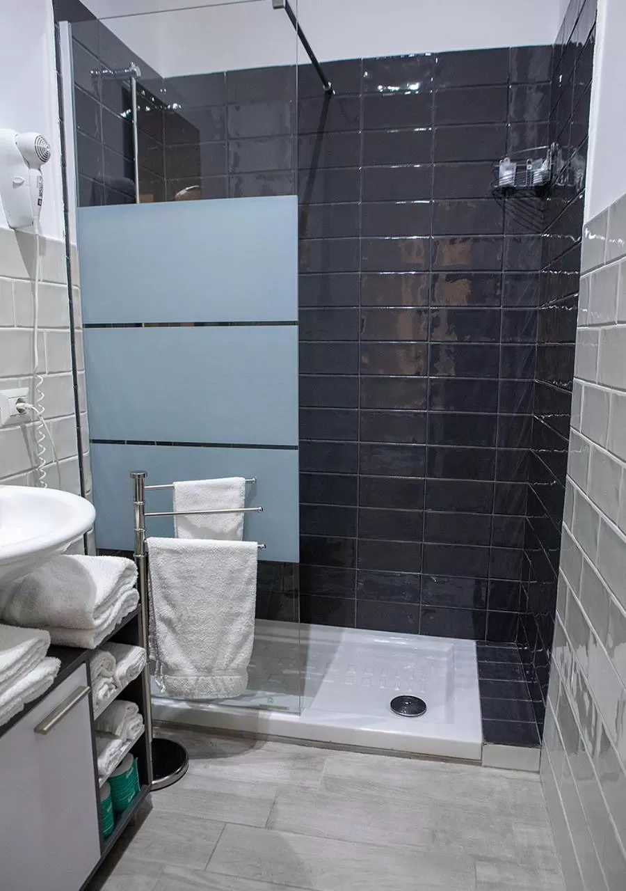 Shower, Bathroom in zuroli suite