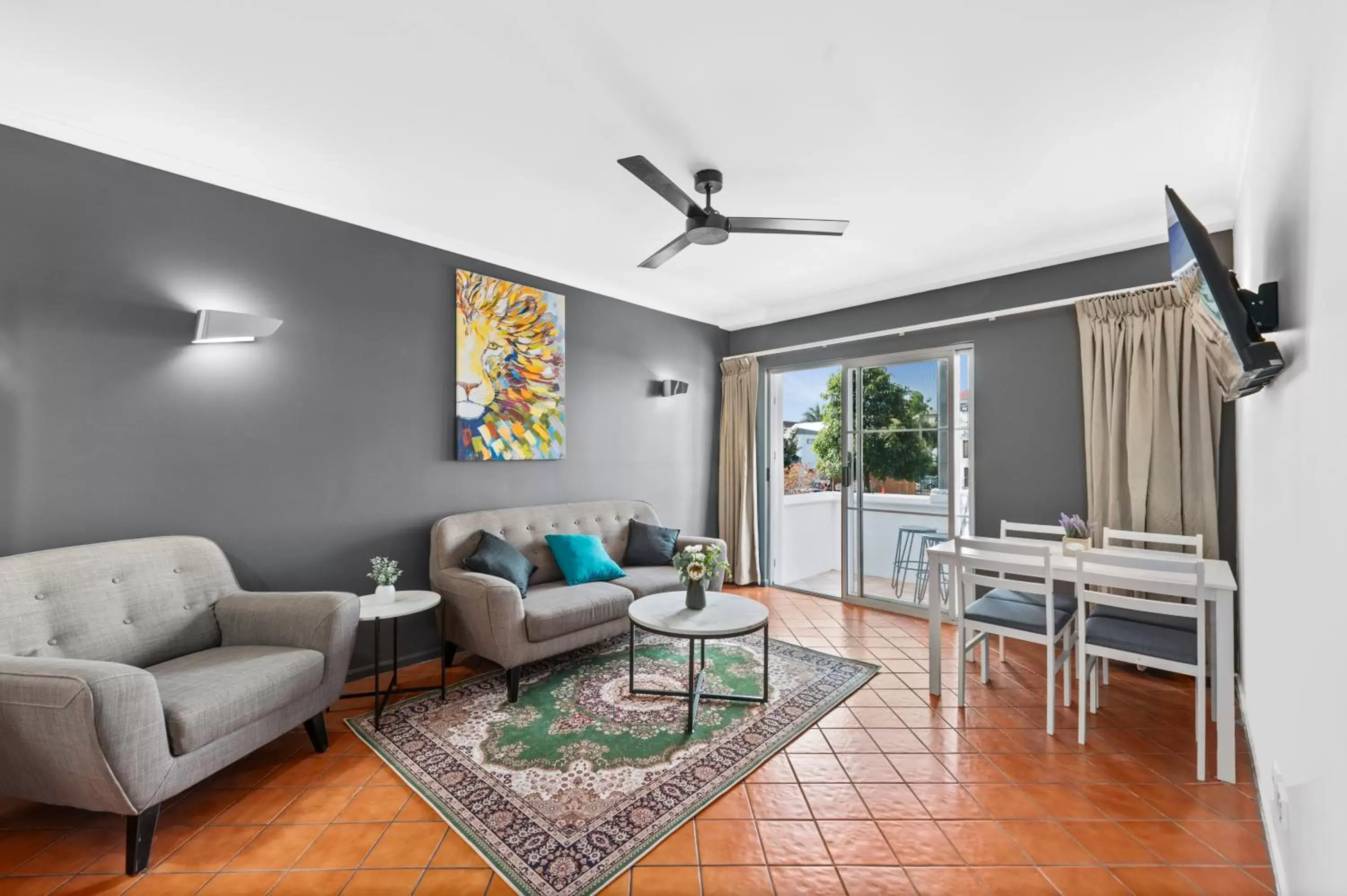 Living room, Seating Area in Villa Vaucluse Apartments