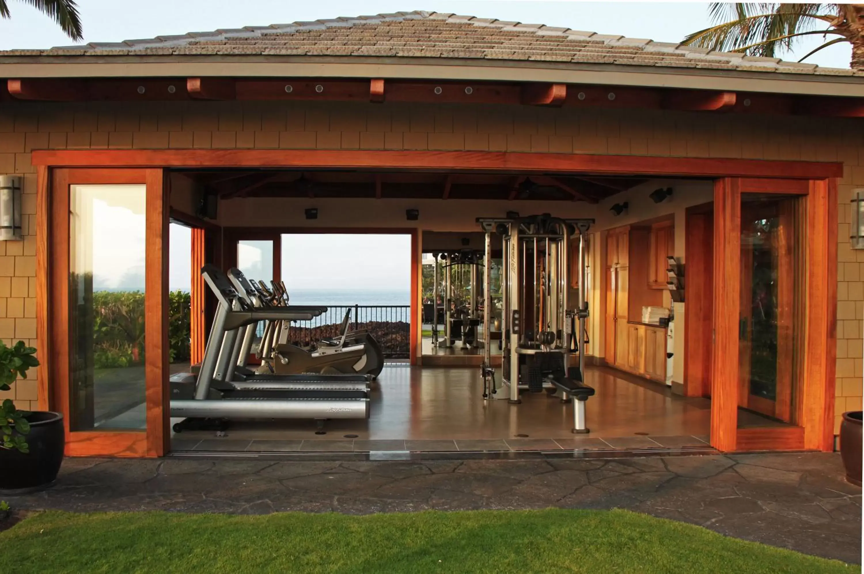 Fitness centre/facilities, Patio/Outdoor Area in Castle Halii Kai at Waikoloa