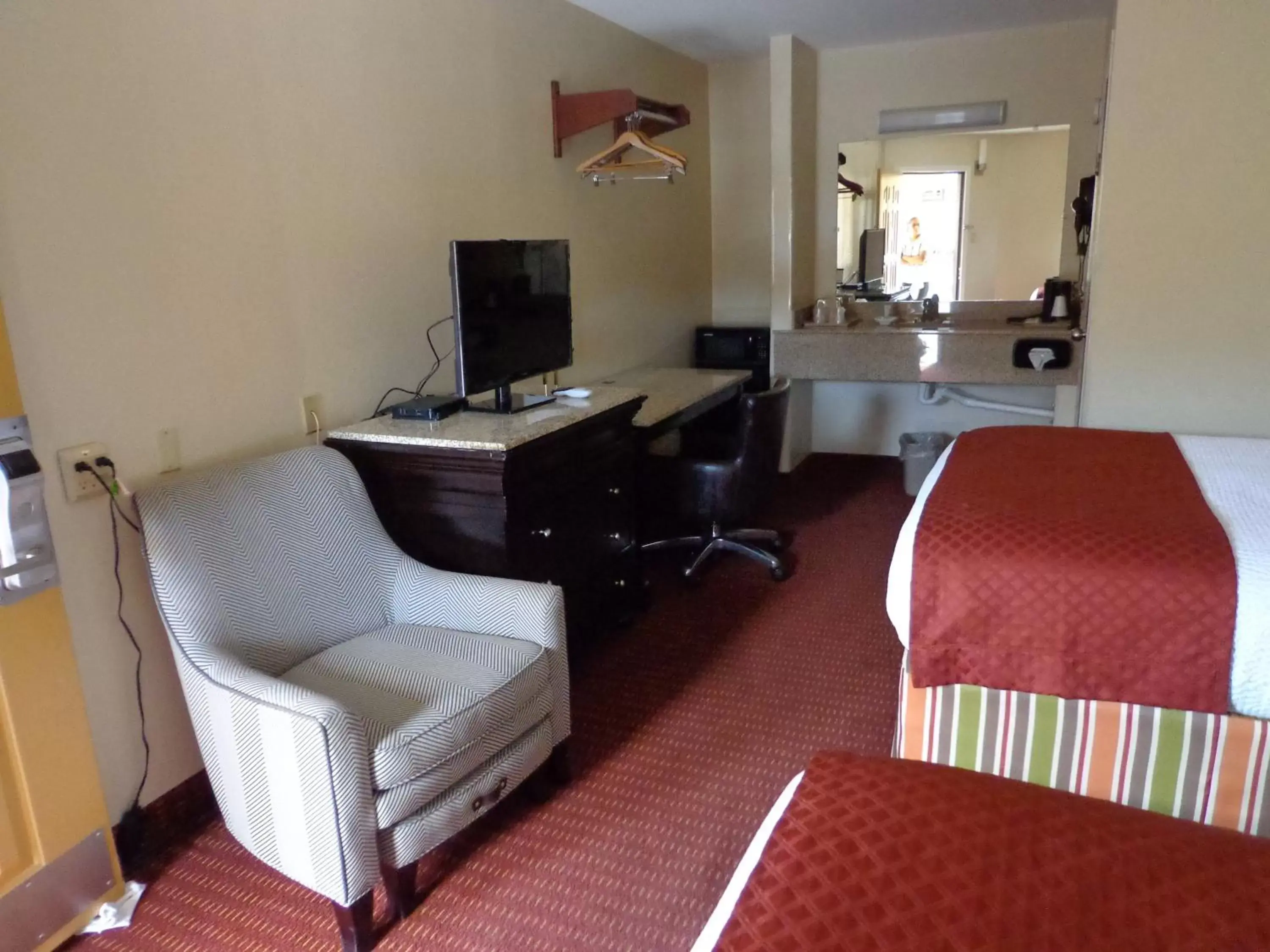 Bedroom, Bed in Economy Inn Express Warren Bedroom, Bed in Economy Inn Express Warren