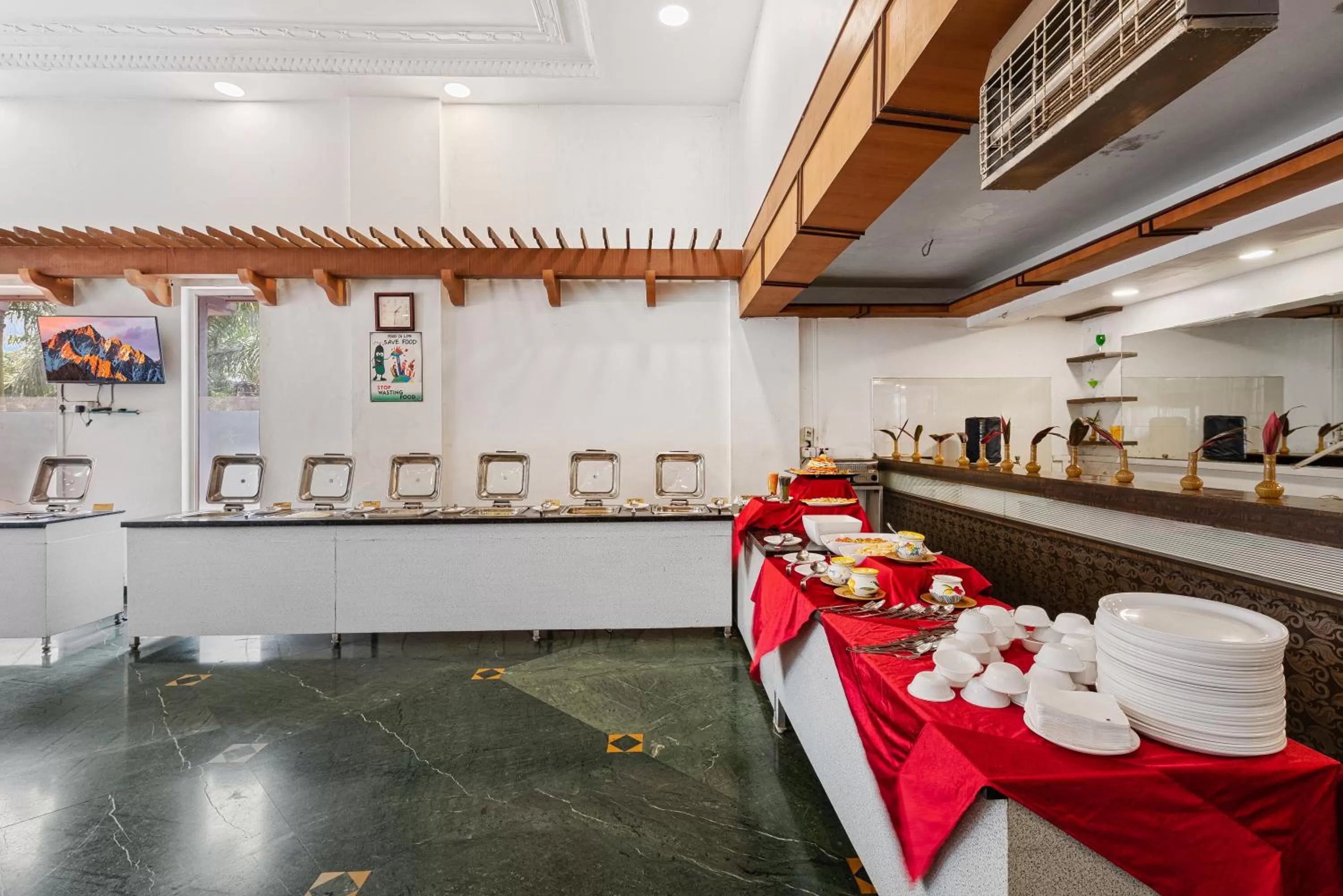 Food and drinks in Mayur Retreat & Spa